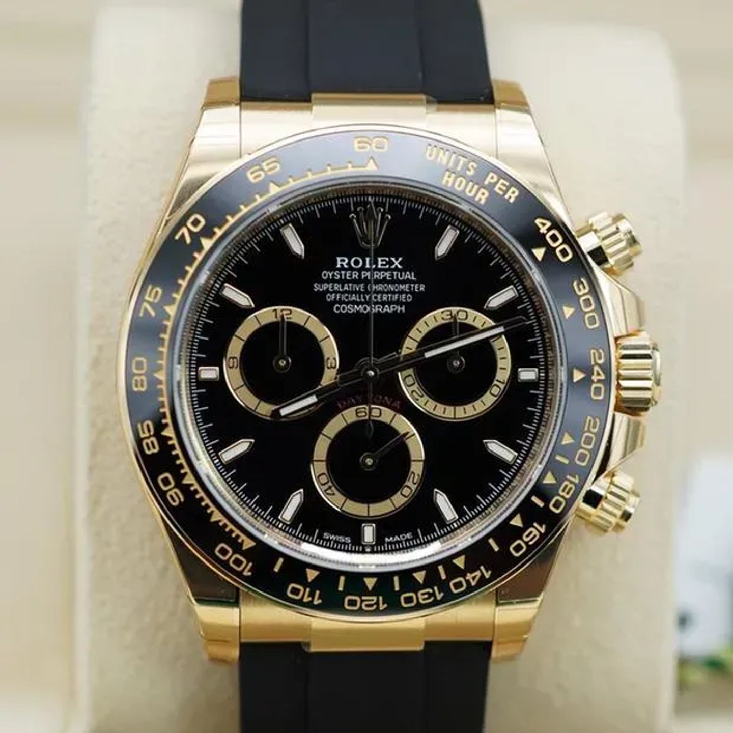 Rolex Daytona 126518LN (2025) - Black dial 40 mm Yellow Gold case (6/6)