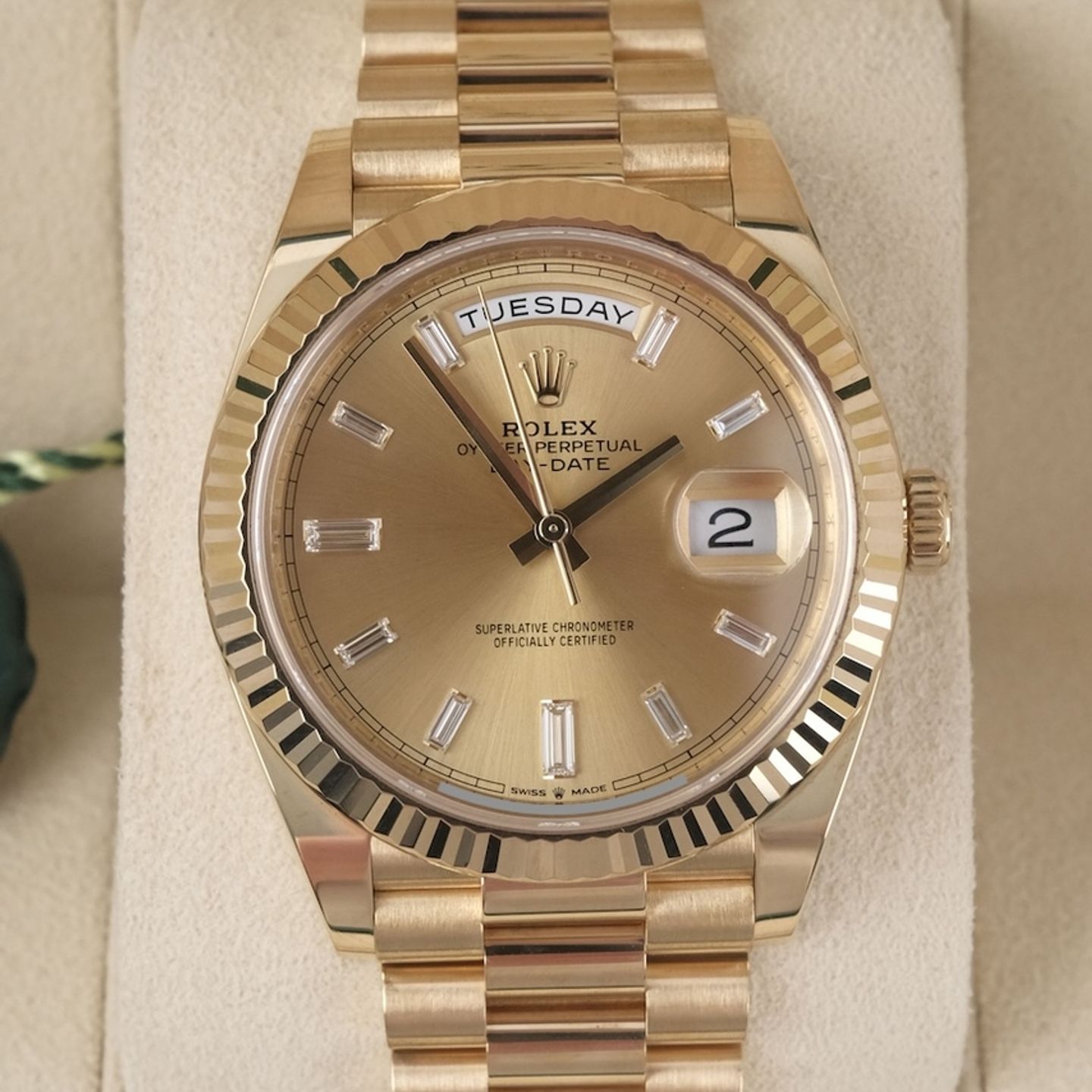Rolex Day-Date 40 228238 (2020) - 40mm Geelgoud (3/8)