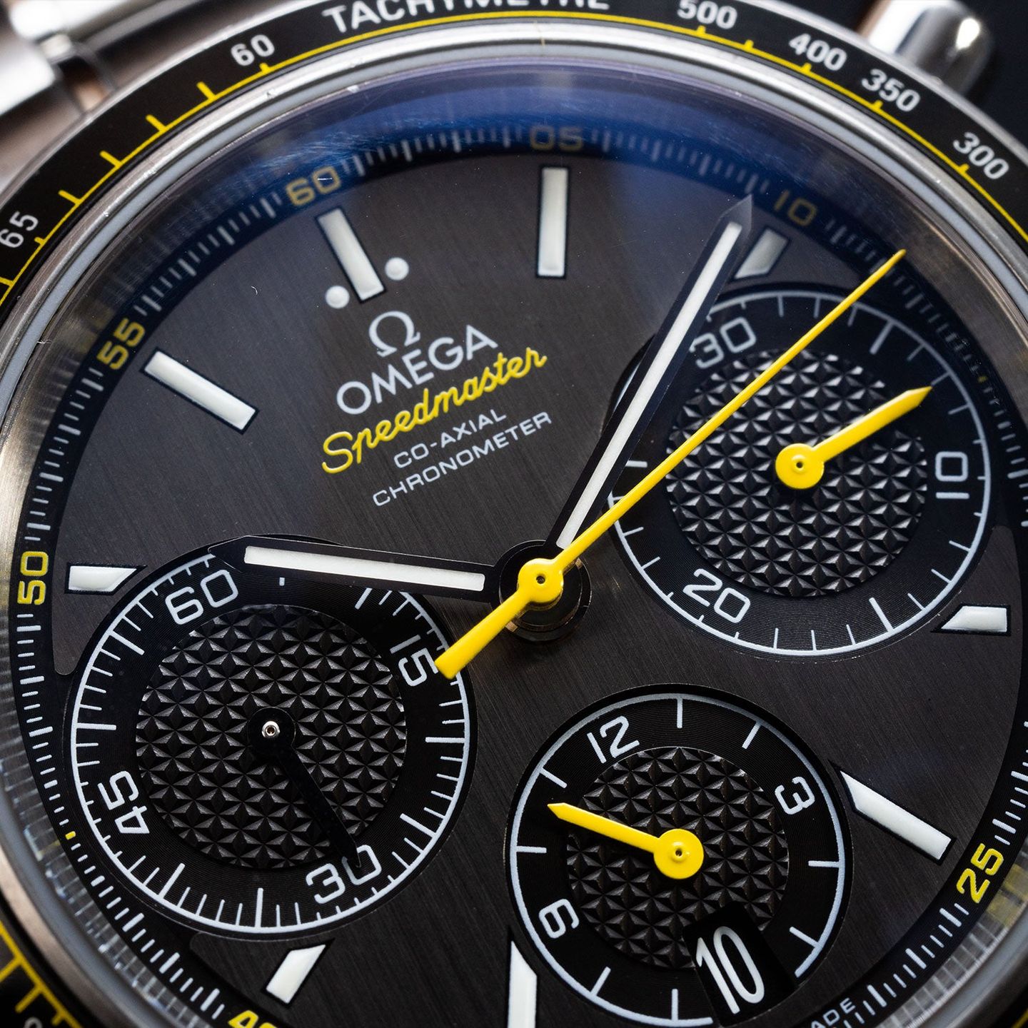Omega Speedmaster Racing 326.30.40.50.06.001 - (3/5)