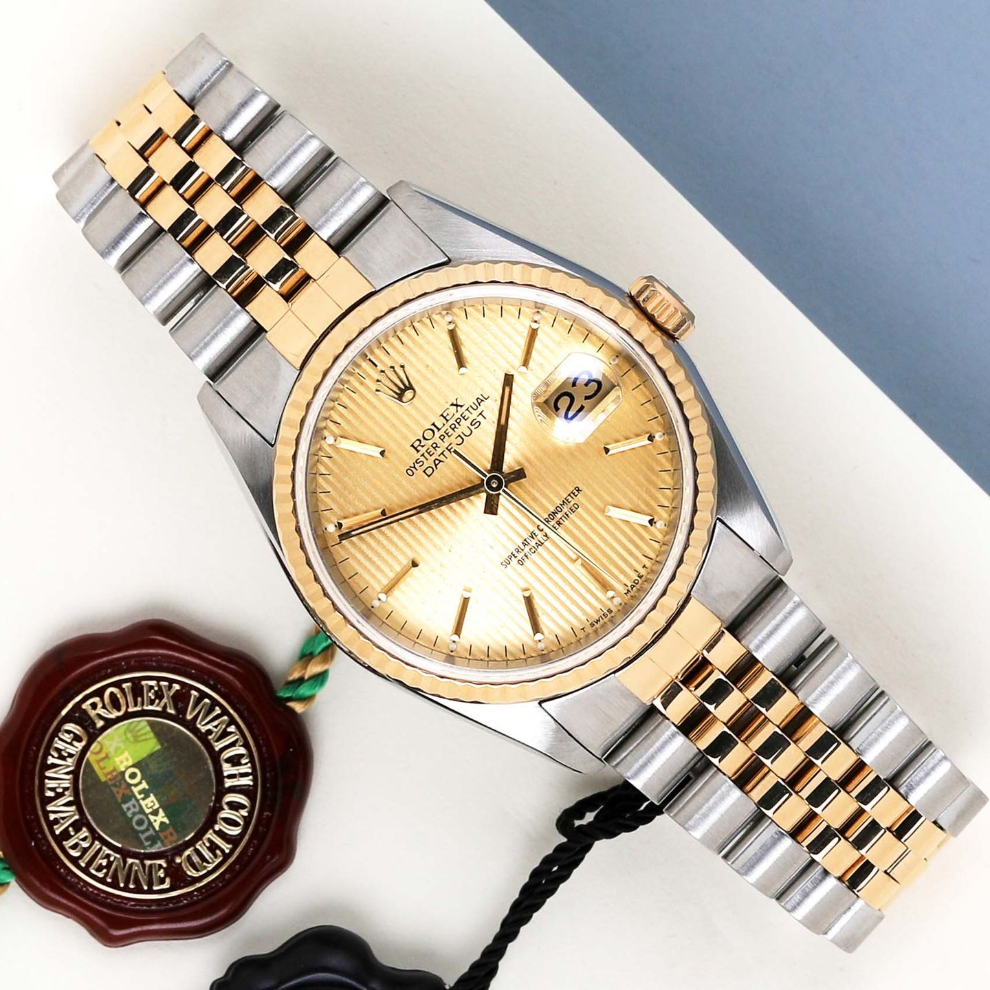 Rolex Datejust 36 16233 (1995) - Champagne wijzerplaat 36mm Goud/Staal (1/8)