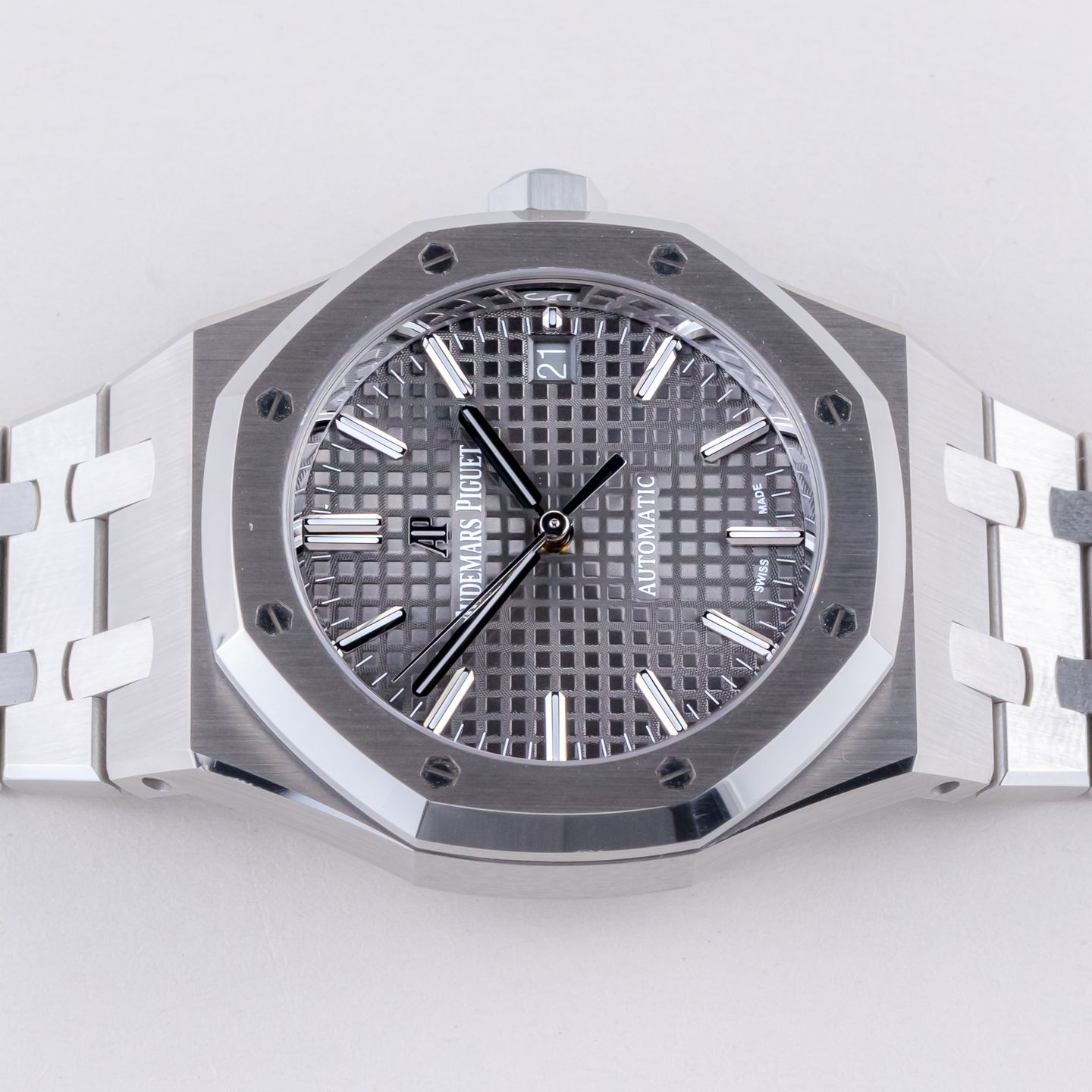Audemars Piguet Royal Oak Selfwinding 15450ST (2021) - Grey dial 37 mm Steel case (5/8)