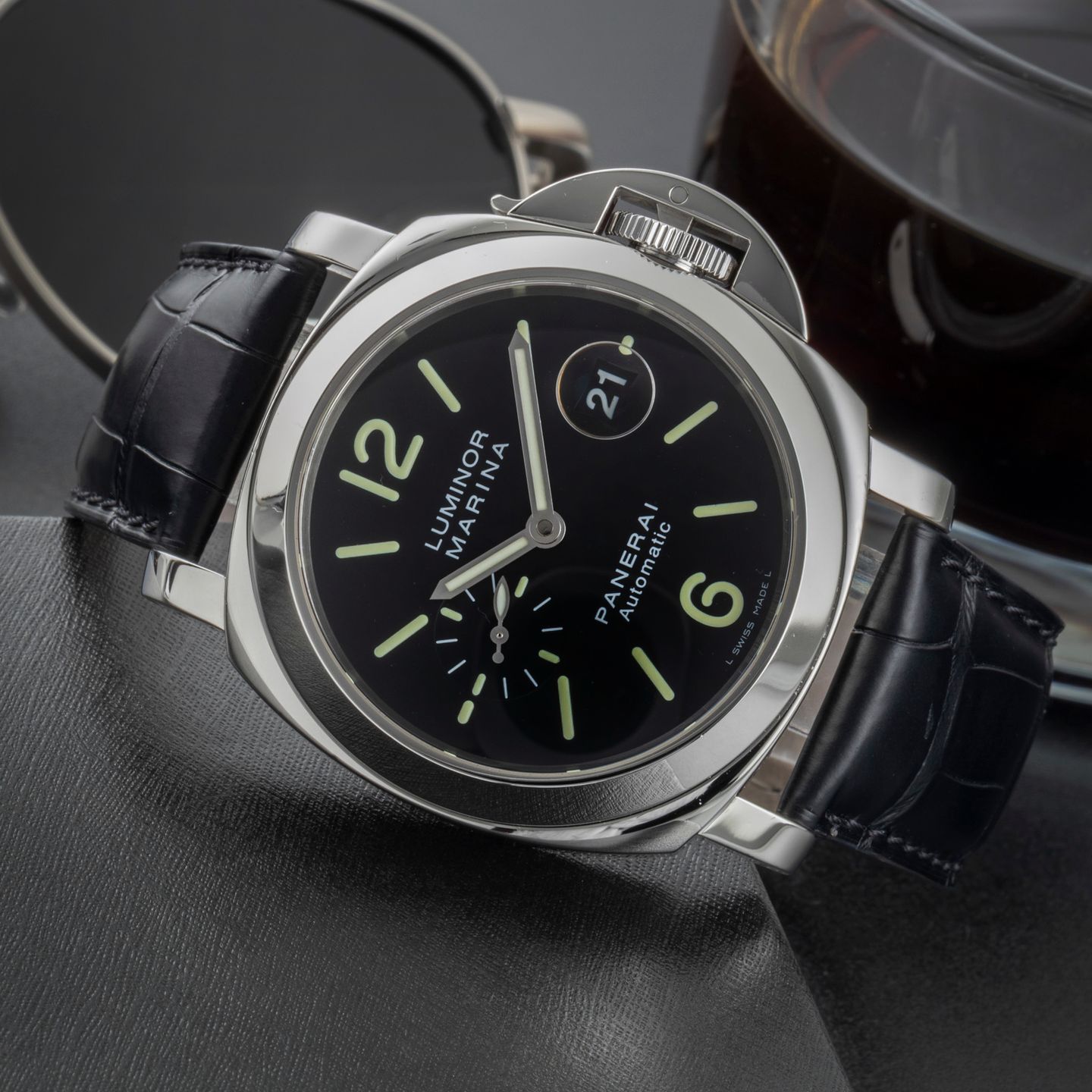 Panerai Luminor Marina Automatic PAM00104 (2004) - Black dial 44 mm Steel case (2/8)