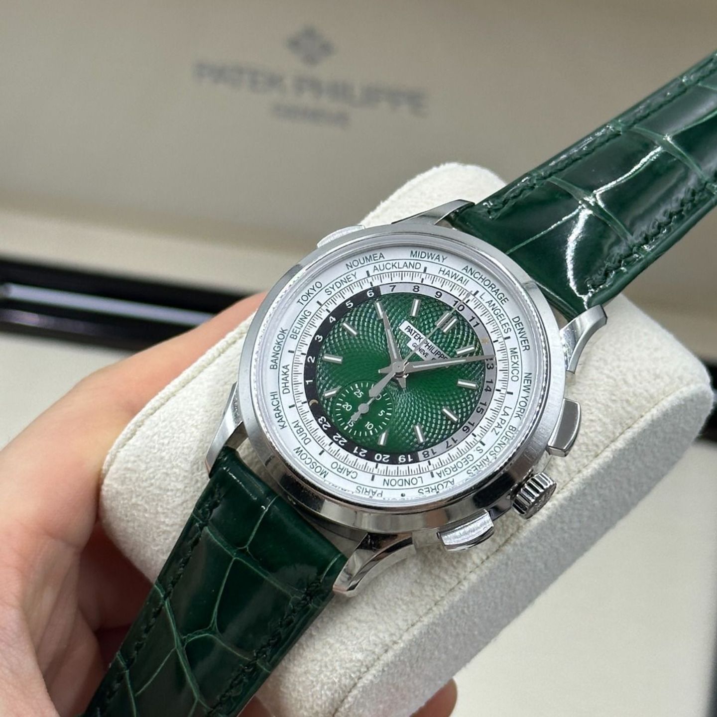 Patek Philippe World Time Chronograph 5930P-001 - (8/8)