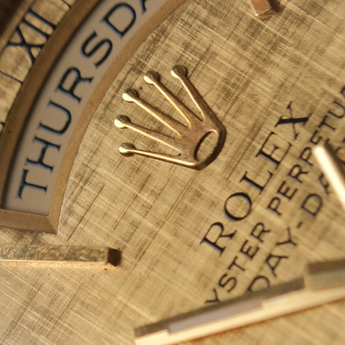 Rolex Day-Date 36 18238 (1993) - Champagne dial 36 mm Yellow Gold case (4/8)