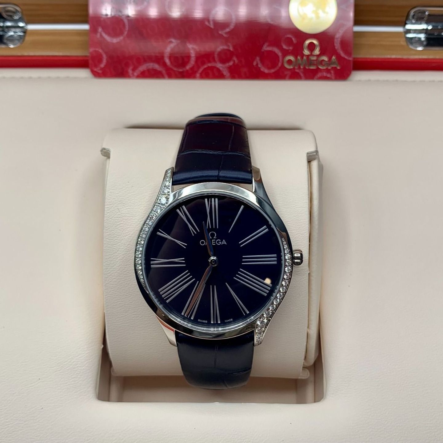 Omega De Ville Trésor 428.18.36.60.03.001 (2024) - Blauw wijzerplaat 36mm Staal (2/8)