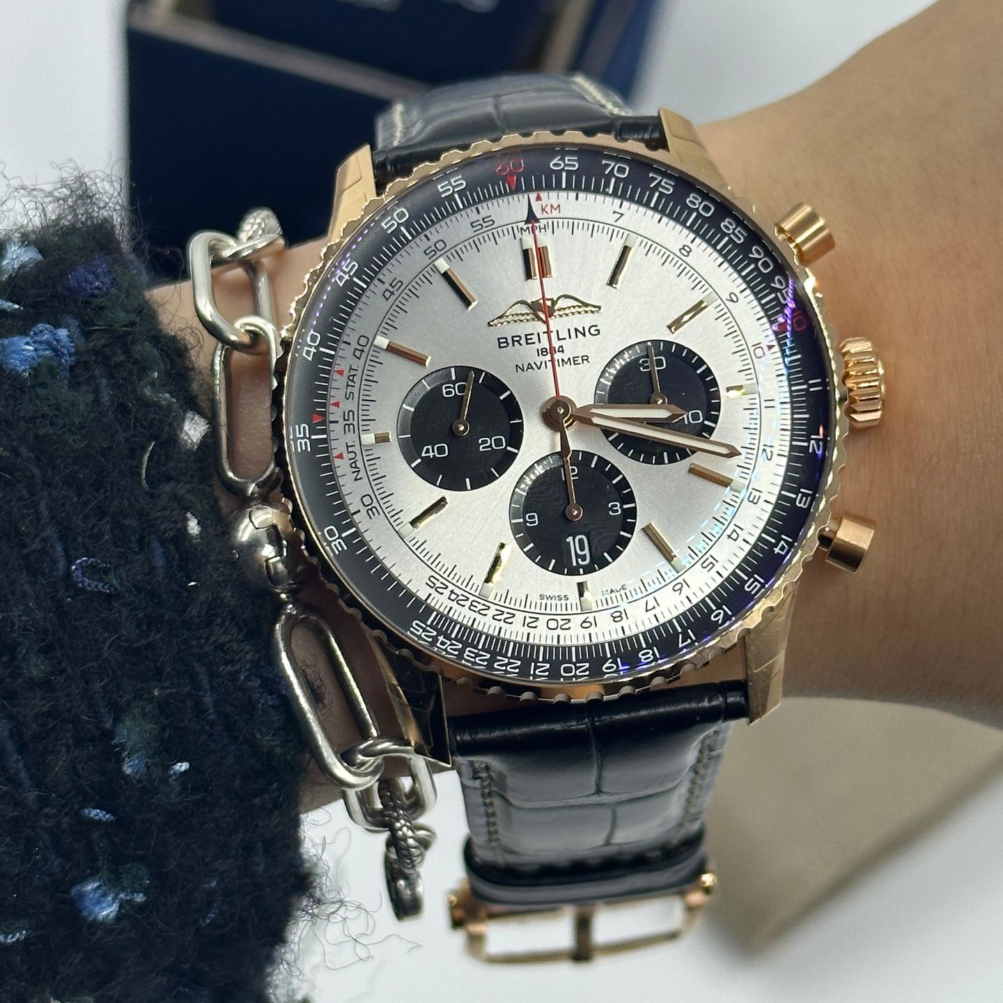 Breitling Navitimer 01 (46 MM) RB0137241G1P1 (2024) - Zilver wijzerplaat 46mm Roodgoud (8/8)