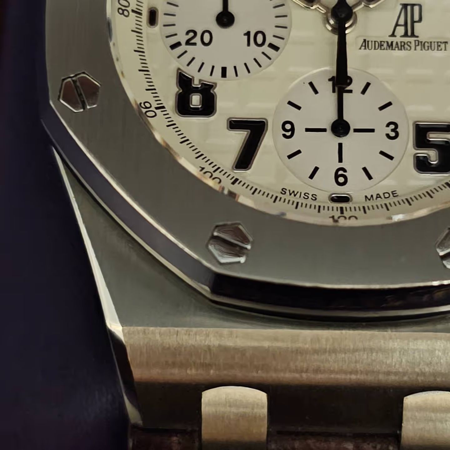 Audemars Piguet Royal Oak Offshore Chronograph Volcano 26170ST.OO.D091CR.01 - (3/4)