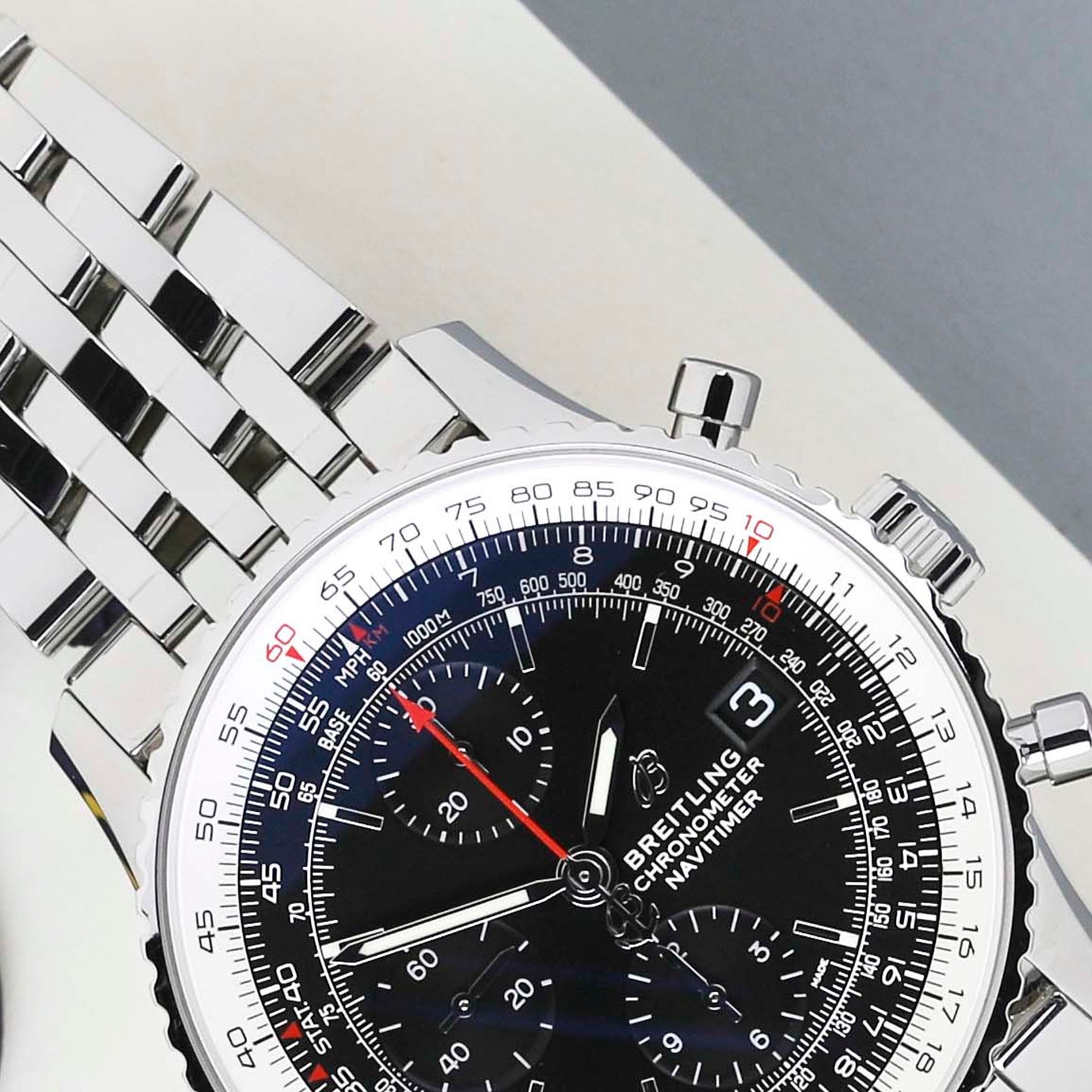 Breitling Navitimer A13324 (2020) - Steel case (3/8)