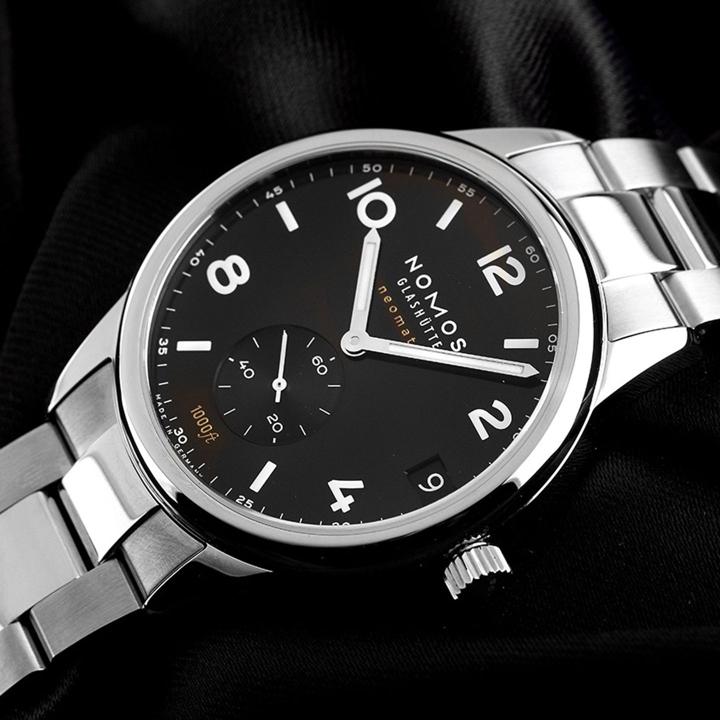 NOMOS Club Neomatik 781 (2026) - Zwart wijzerplaat 42mm Staal (3/7)