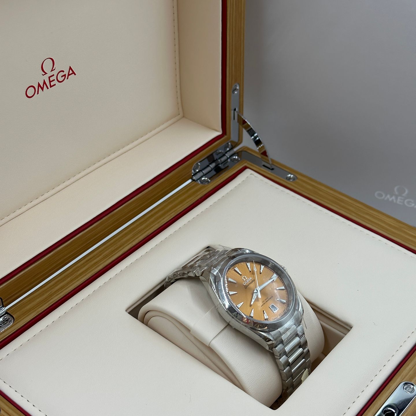 Omega Seamaster Aqua Terra 220.10.38.20.12.001 - (2/8)