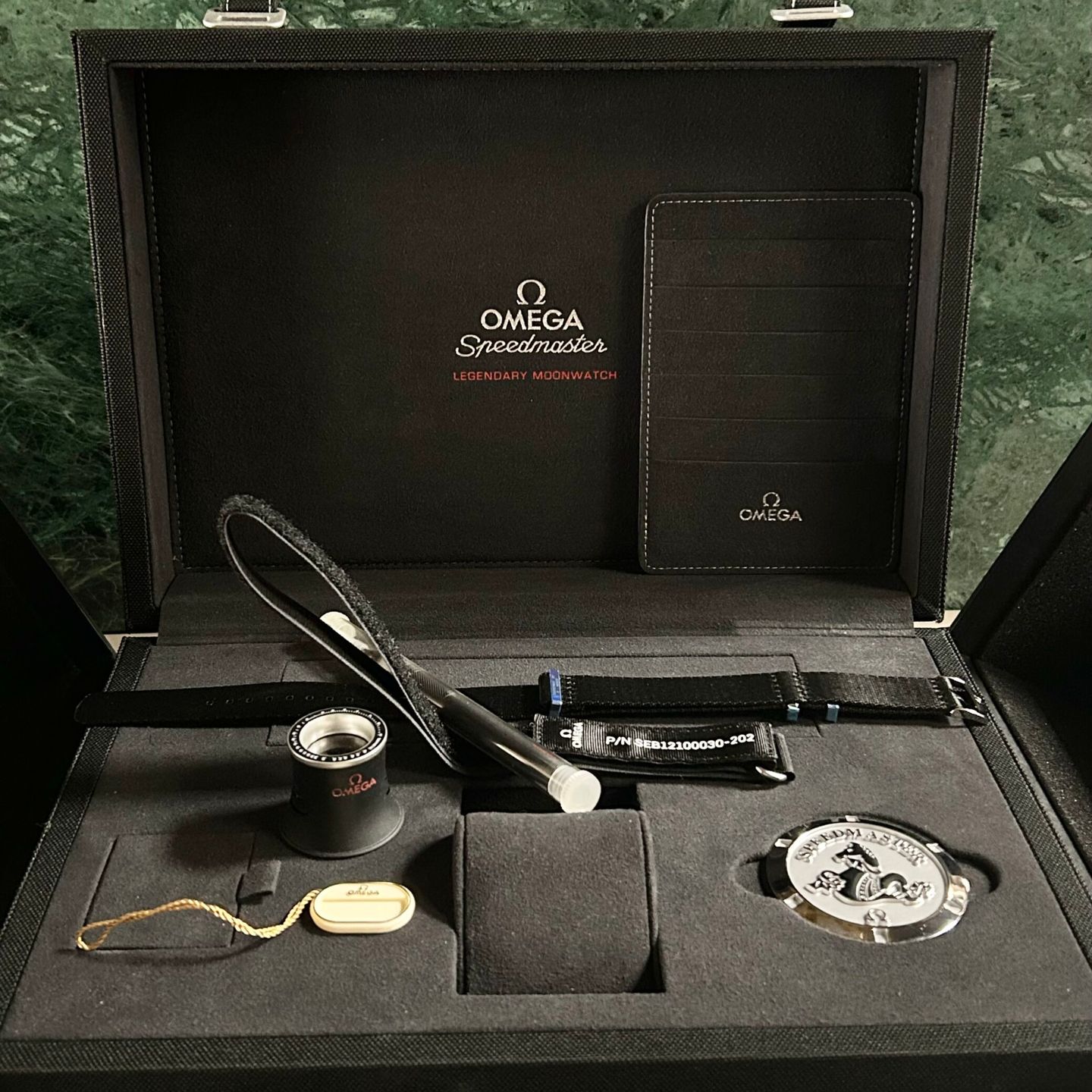 Omega Speedmaster Professional Moonwatch 311.30.42.30.01.006 (2019) - Black dial 42 mm Steel case (6/6)