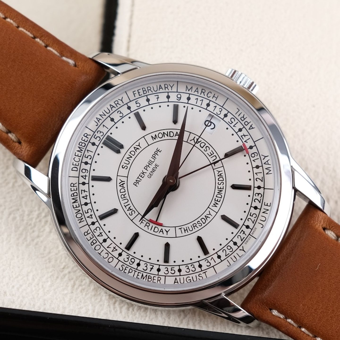 Patek Philippe Calatrava 5212A-001 (2024) - Silver dial 40 mm Steel case (1/8)