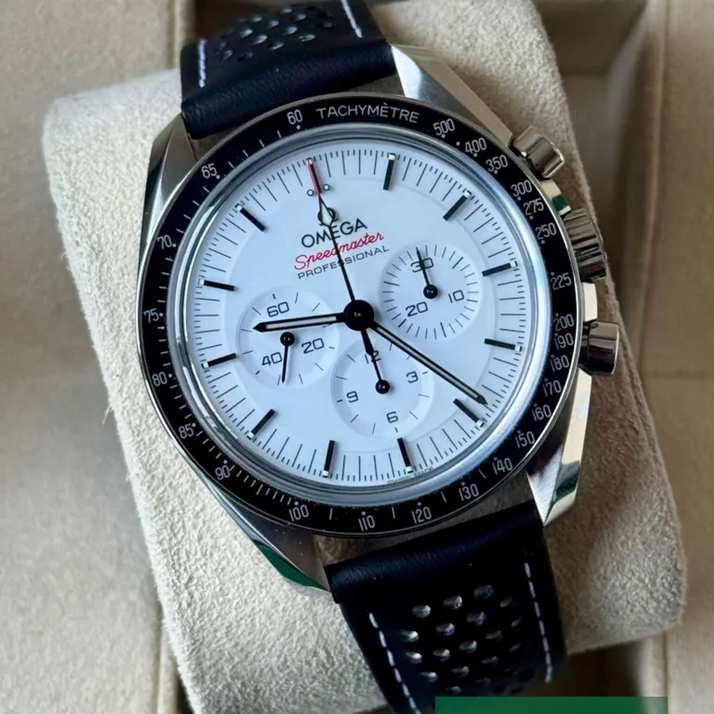 Omega Speedmaster Professional Moonwatch 310.32.42.50.04.002 (2025) - Wit wijzerplaat 42mm Staal (1/7)