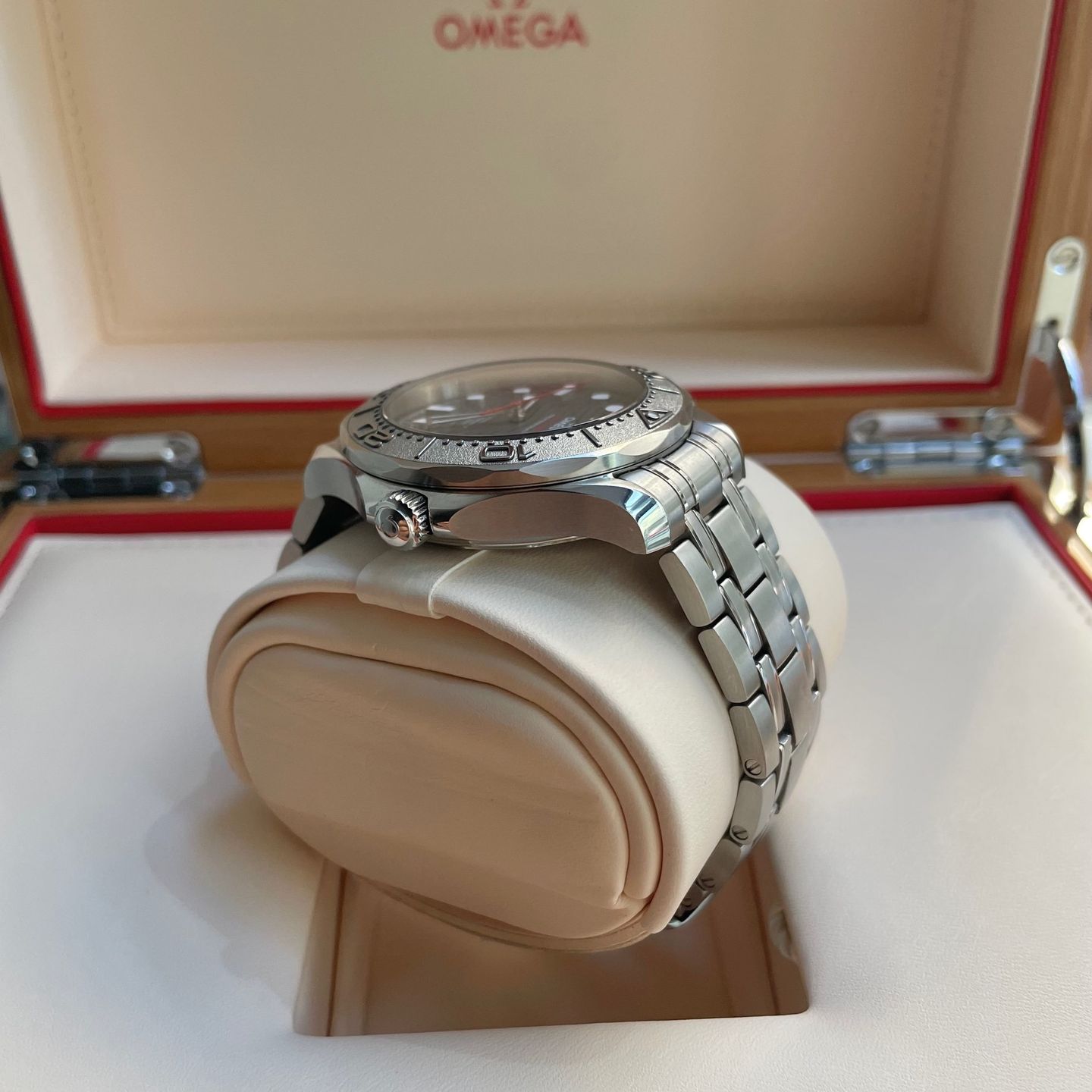 Omega Seamaster Diver 300 M 210.30.42.20.01.002 (2022) - Black dial 42 mm Steel case (5/8)
