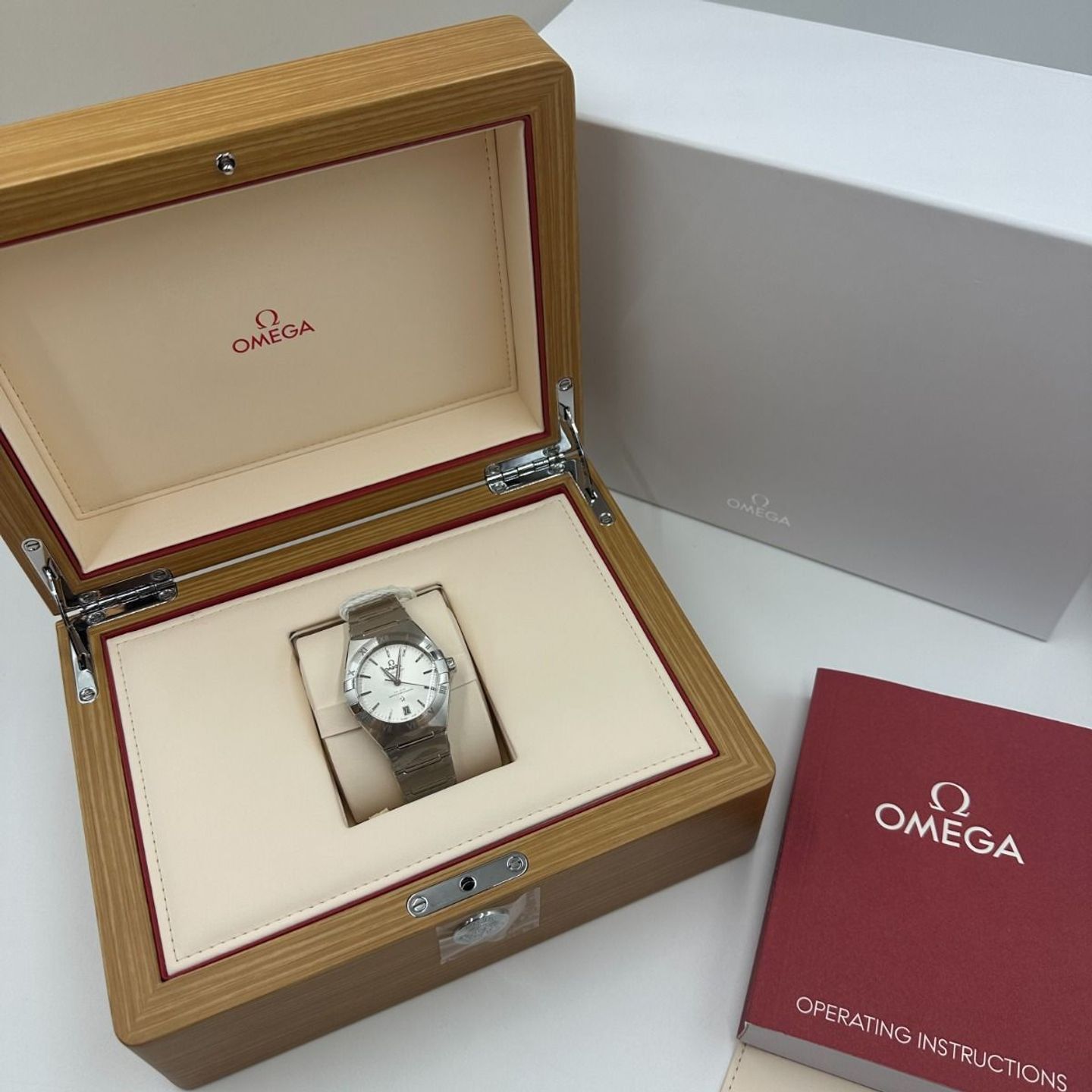 Omega Constellation 131.10.36.20.02.001 (2024) - Silver dial 36 mm Steel case (1/8)