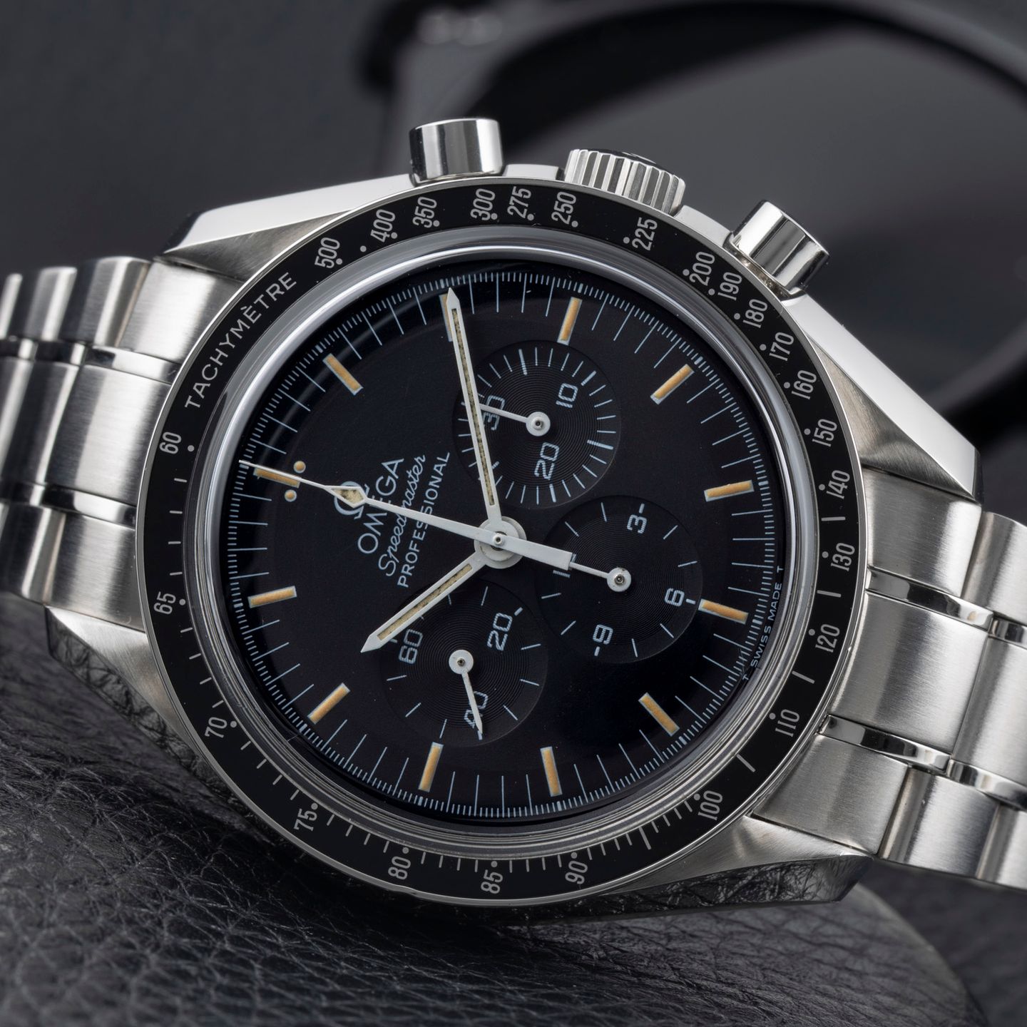 Omega Speedmaster Professional Moonwatch 3570.50.00 (Unknown (random serial)) - Black dial 42 mm Steel case (2/8)