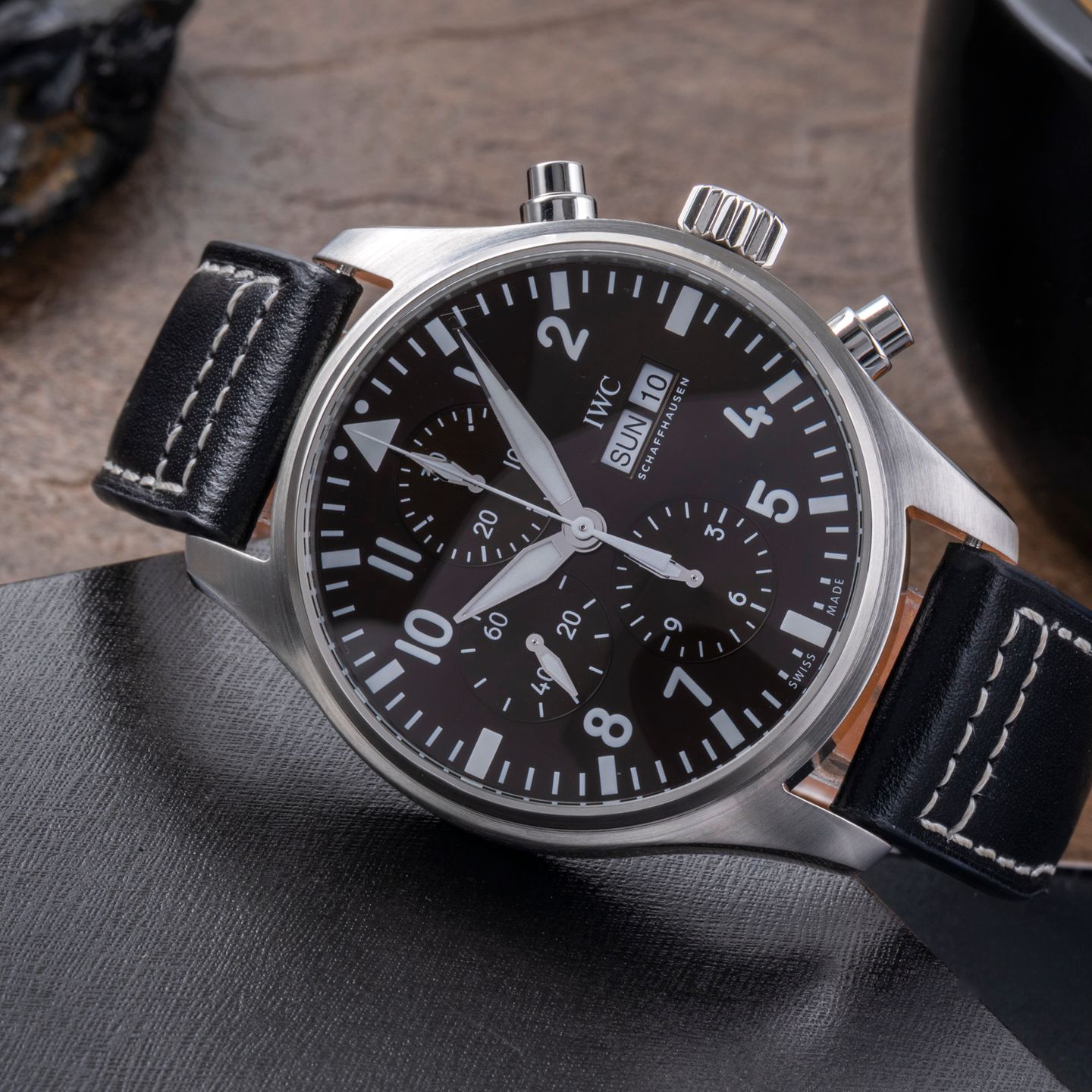 IWC Pilot Chronograph IW377713 (Onbekend (willekeurig serienummer)) - Bruin wijzerplaat 43mm Staal (2/8)
