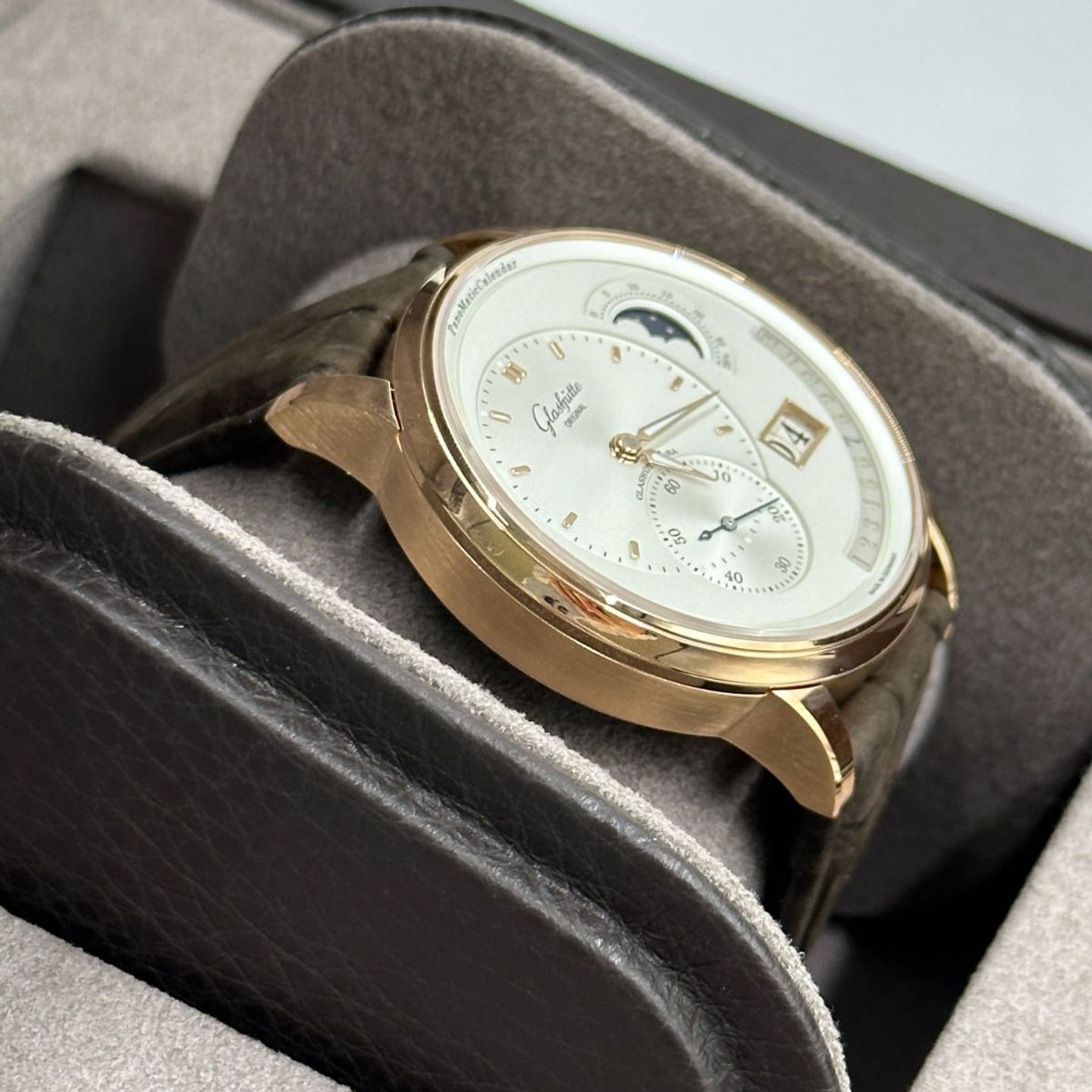 Glashütte Original PanoMatic 1-92-09-02-05-62 (2024) - Silver dial 42 mm Red Gold case (6/8)