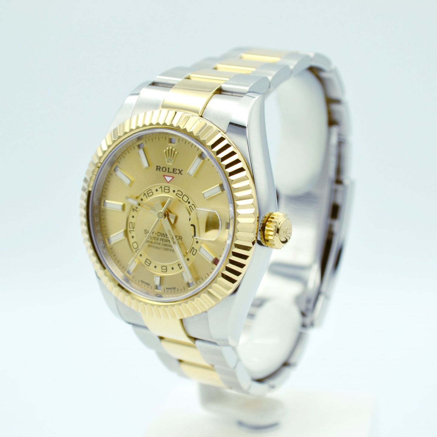 Rolex Sky-Dweller 326933 (2020) - Champagne dial 42 mm Gold/Steel case (2/6)