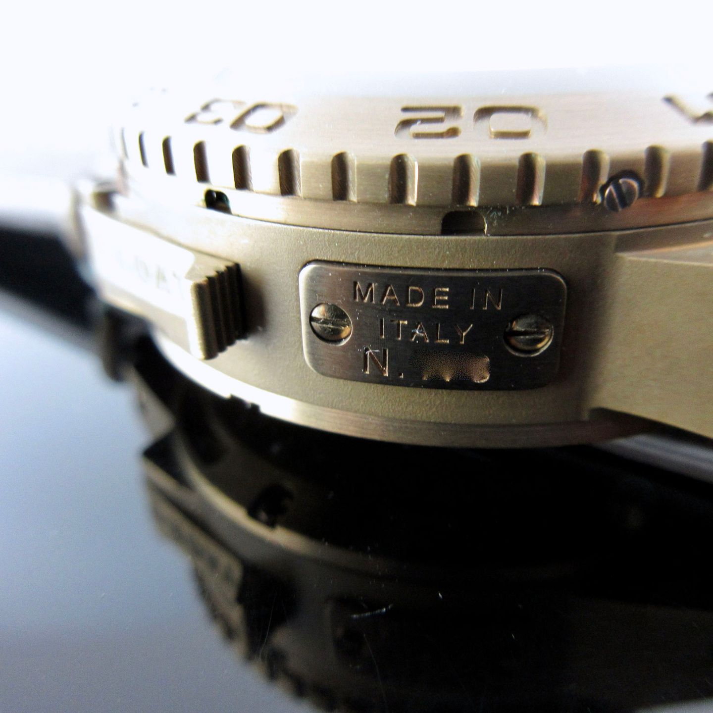 U-Boat Classico 9008 (2024) - Zwart wijzerplaat 47mm Brons (5/8)