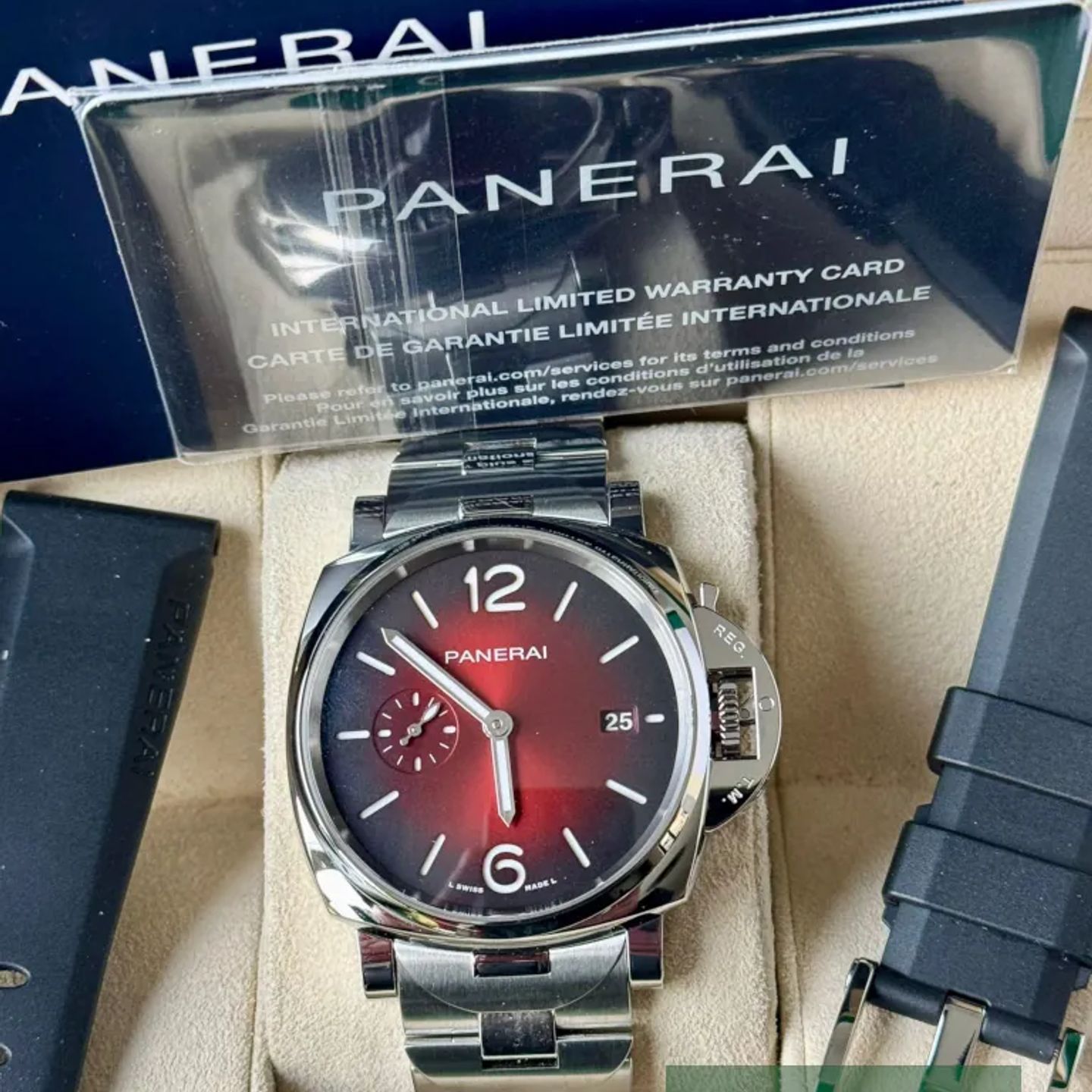 Panerai Luminor Due PAM01539 (2025) - Red dial 42 mm Steel case (7/7)