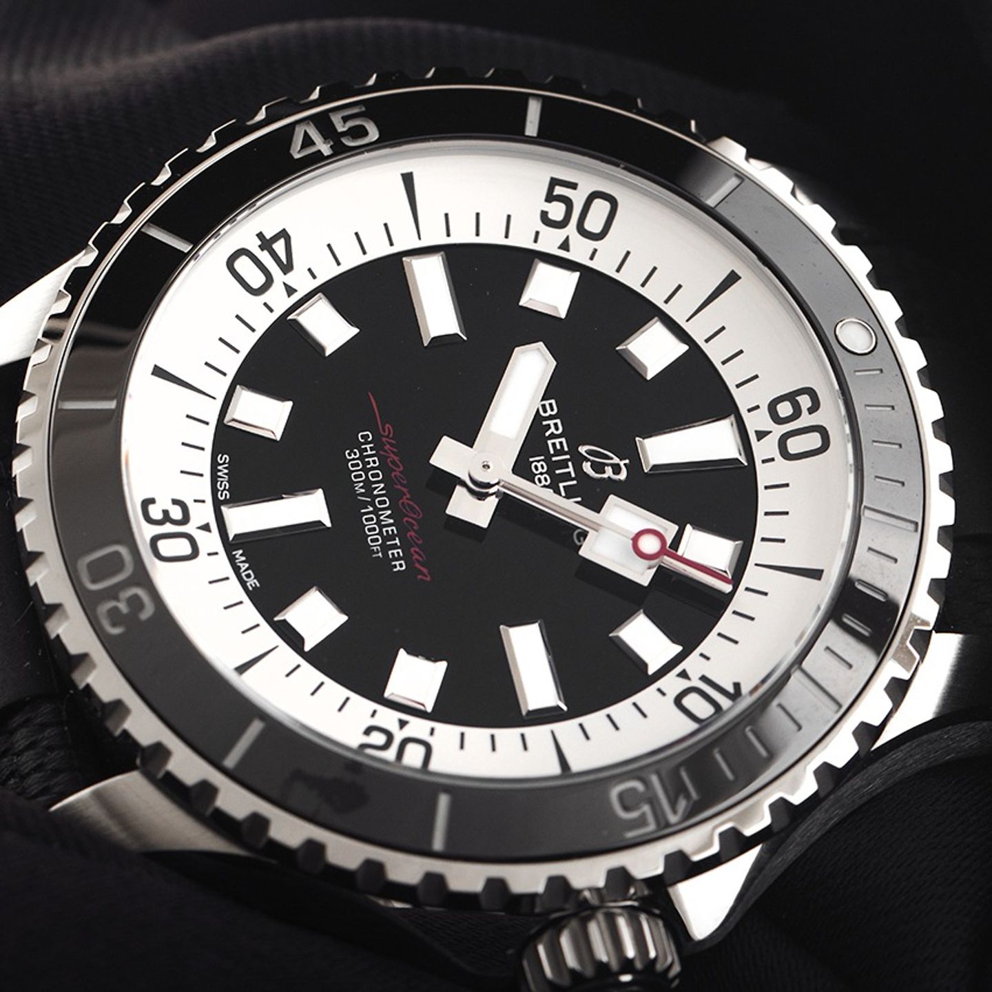 Breitling Superocean 44 A17376211B1S1 (2026) - Black dial 44 mm Steel case (3/7)