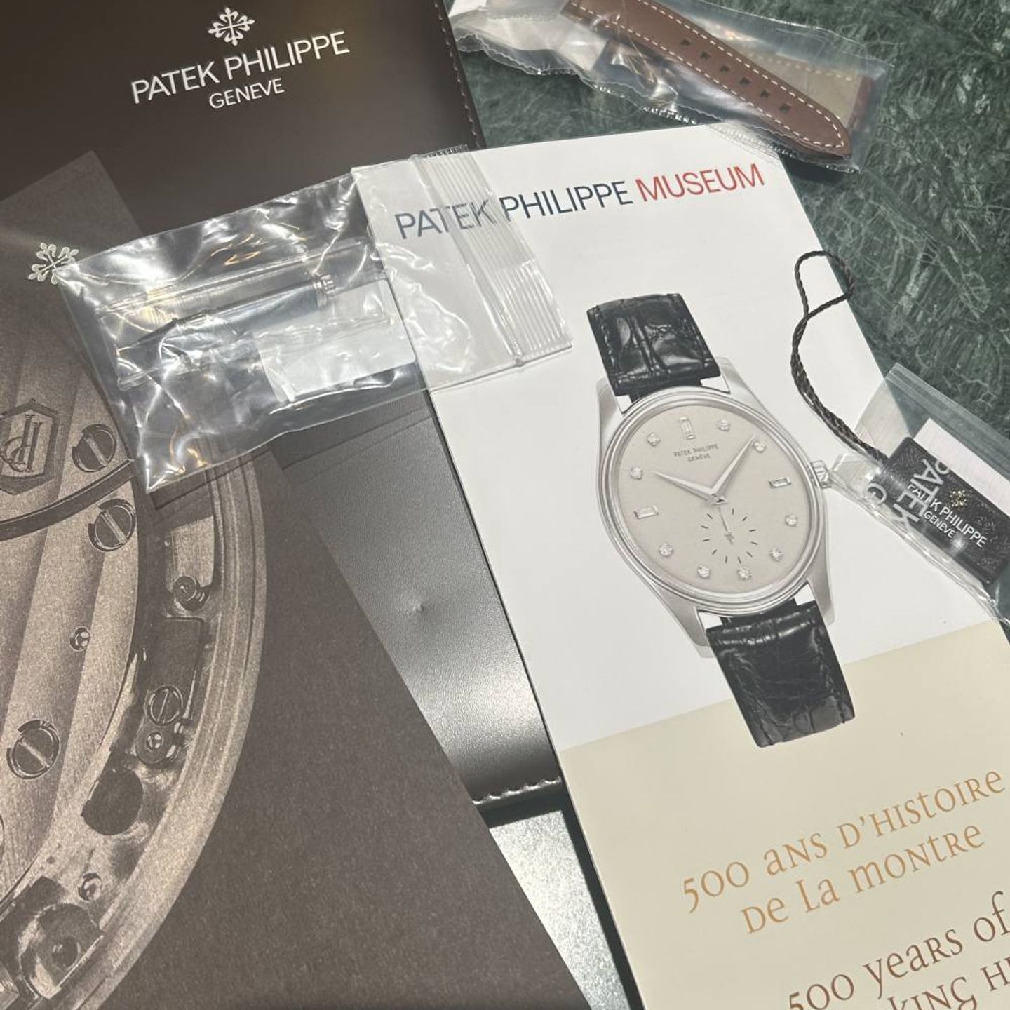 Patek Philippe Calatrava 7234G-001 (2022) - Blue dial 38 mm White Gold case (6/7)