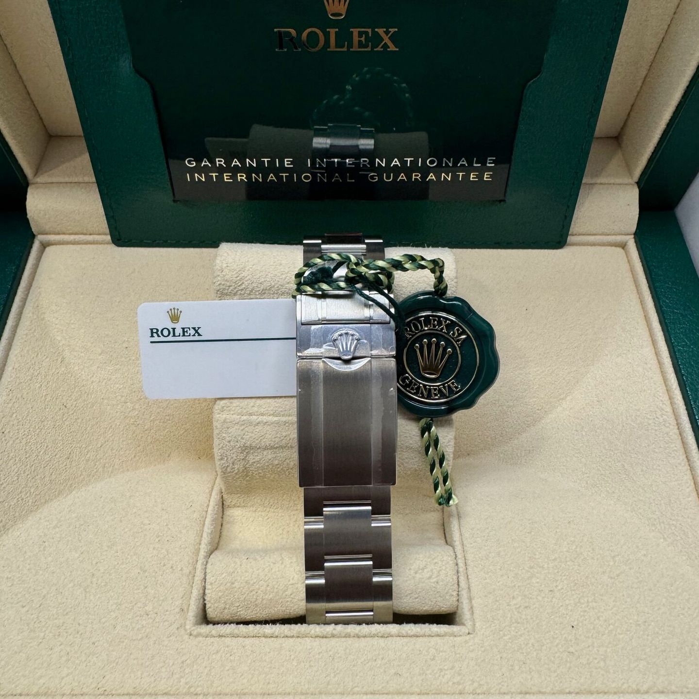 Rolex Explorer 224270 (2024) - Black dial 40 mm Steel case (6/6)