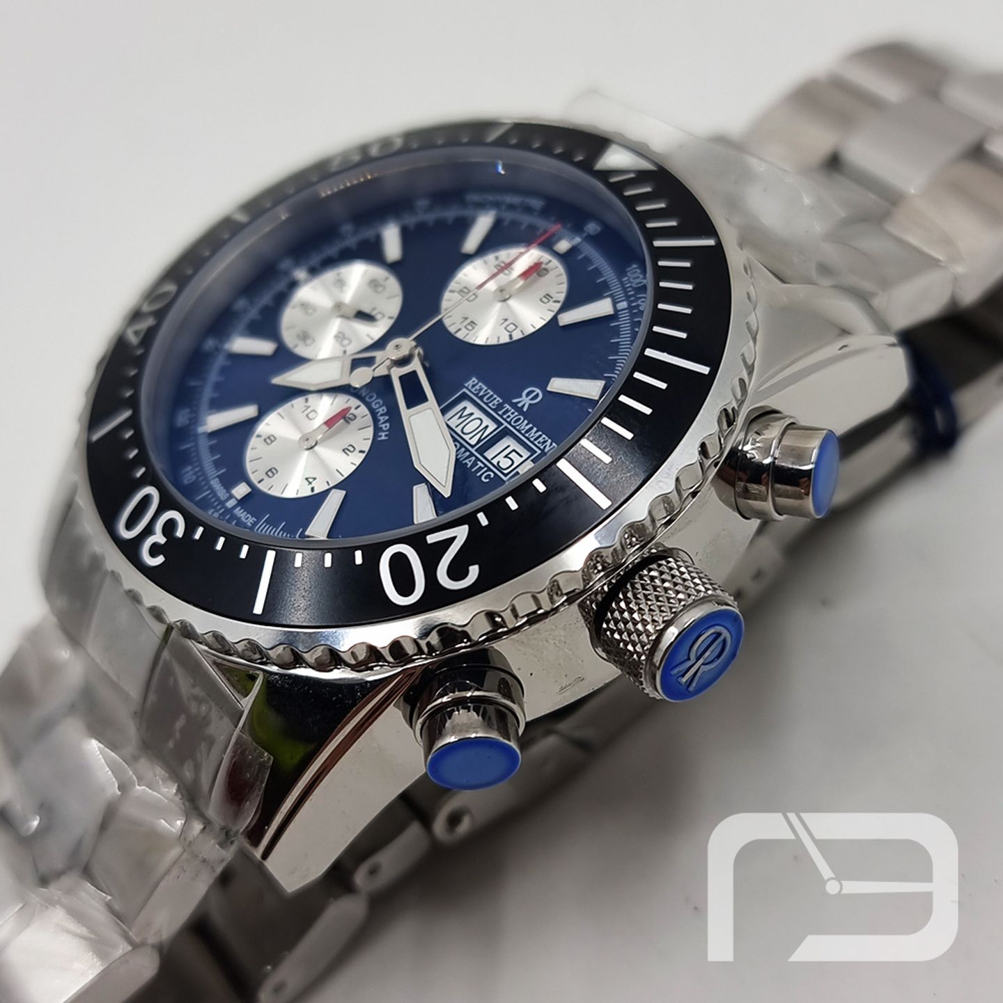 Revue Thommen Diver's Day-Date Chronograph 17030.6125 - (3/8)