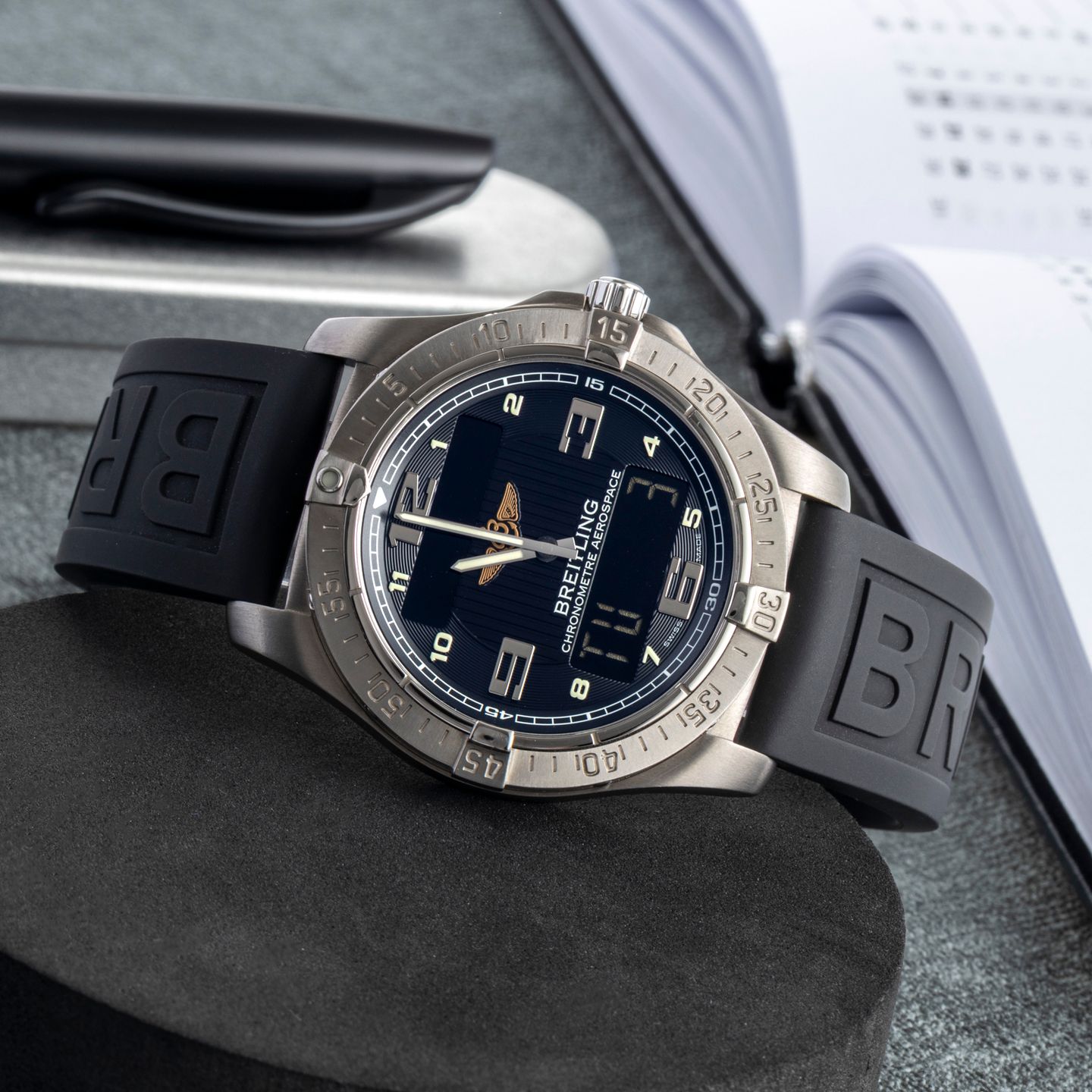 Breitling Aerospace Avantage E79362 (Unknown (random serial)) - 42 mm Titanium case (2/8)