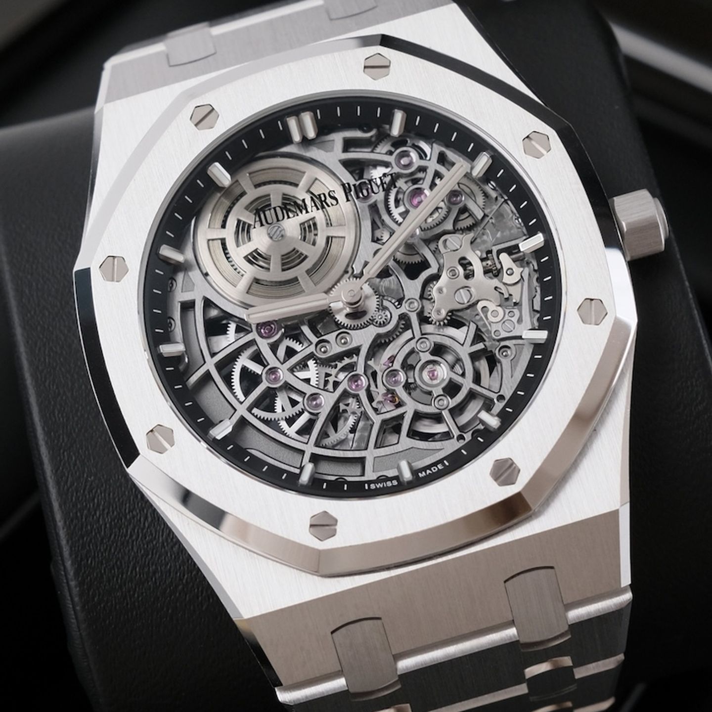 Audemars Piguet Royal Oak Jumbo 16204BC.OO.1240BC.01 (2025) - Transparant wijzerplaat 39mm Witgoud (1/8)