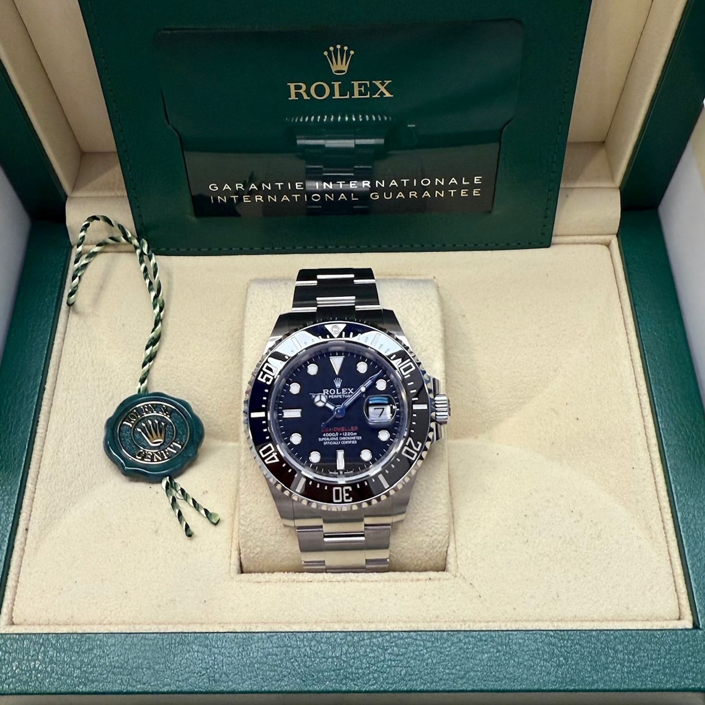 Rolex Sea-Dweller 126600 (2024) - Black dial 43 mm Steel case (1/6)