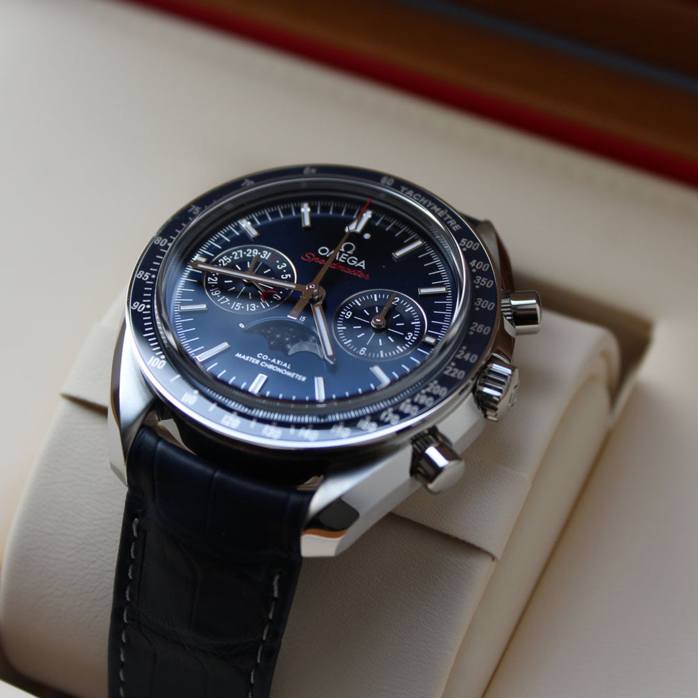 Omega Speedmaster Professional Moonwatch Moonphase 304.33.44.52.03.001 (2024) - Blauw wijzerplaat 44mm Staal (2/5)