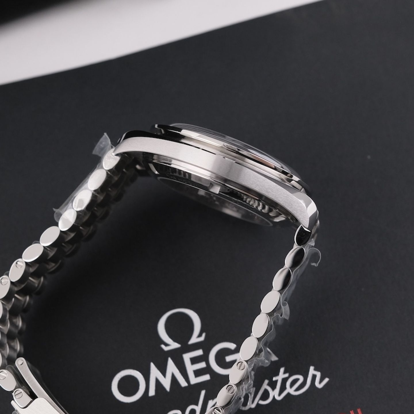 Omega Speedmaster Professional Moonwatch 310.30.42.50.01.004 (2026) - Black dial 42 mm Steel case (5/8)