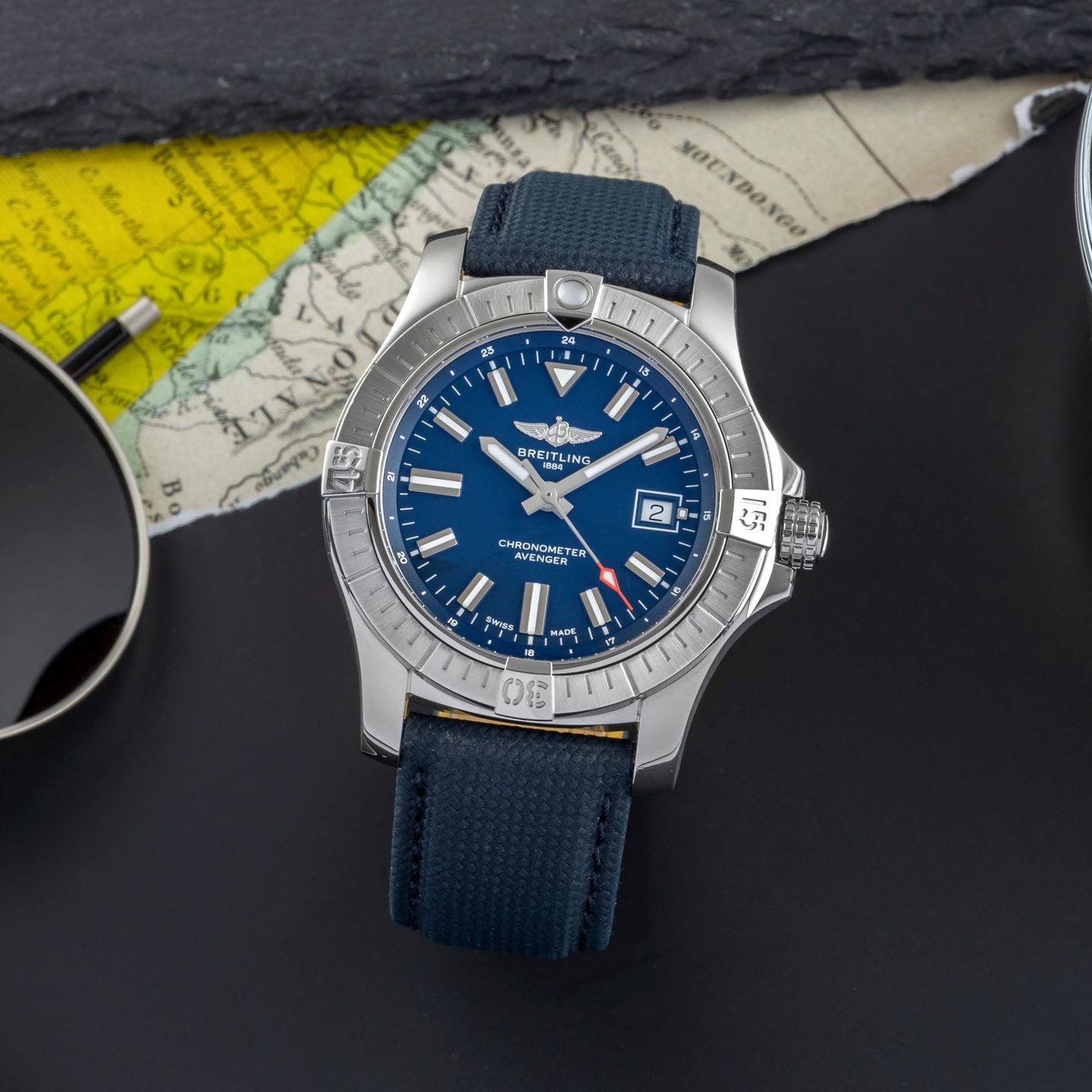 Breitling Avenger A17318 (Onbekend (willekeurig serienummer)) - Blauw wijzerplaat 43mm Staal (1/8)