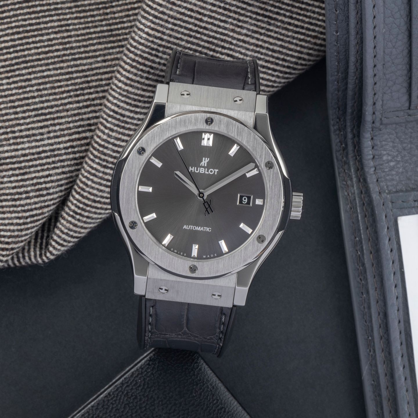 Hublot Classic Fusion Racing Grey 542.NX.7071.LR (Unknown (random serial)) - Grey dial 42 mm Titanium case (1/8)