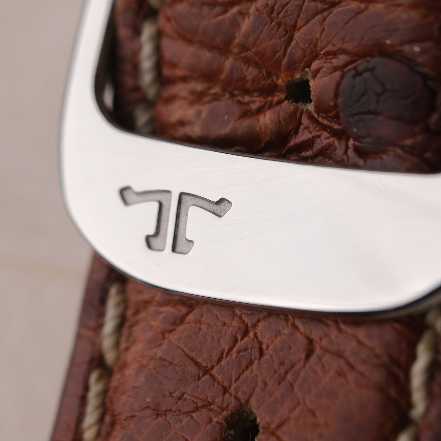 Jaeger-LeCoultre Reverso Classique 252.8.47 - (5/8)