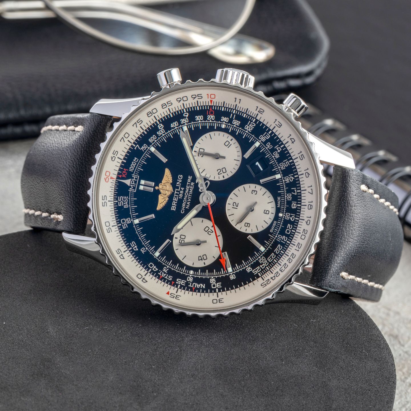 Breitling Navitimer 01 AB0120 (2018) - 43 mm Steel case (2/8)