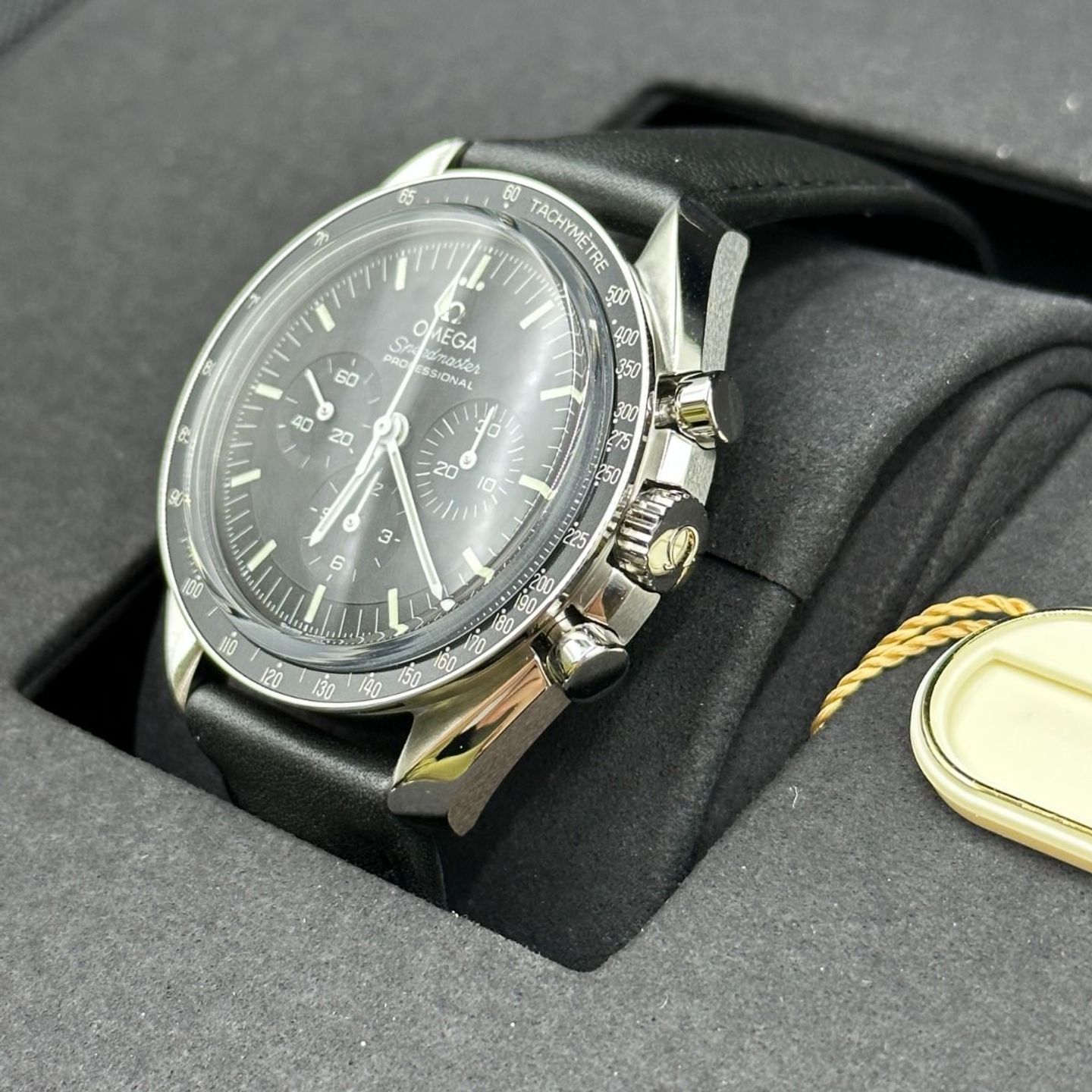 Omega Speedmaster Professional Moonwatch 310.32.42.50.01.002 (2024) - Black dial 42 mm Steel case (5/8)