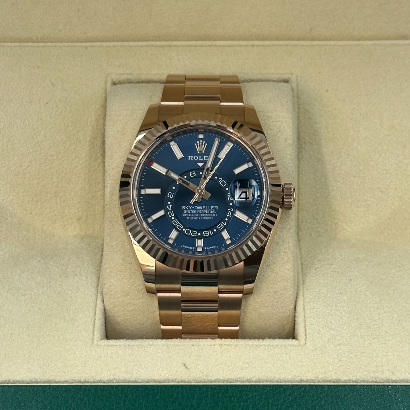 Rolex Sky-Dweller 336935 (2024) - Blue dial 42 mm Rose Gold case (5/8)