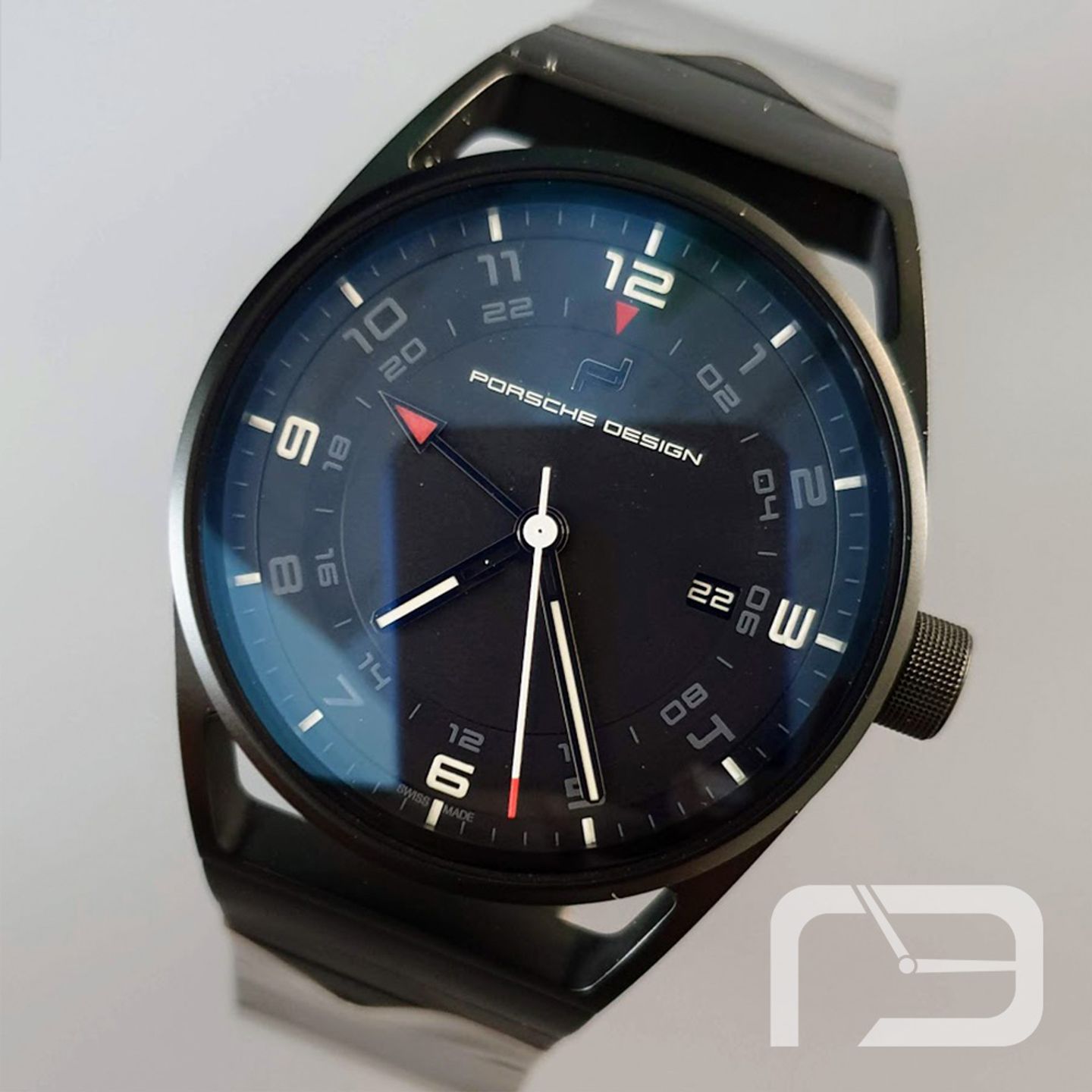 Porsche Design 1919 6020.2.02.001.02.2 (2024) - Black dial 42 mm Titanium case (1/8)