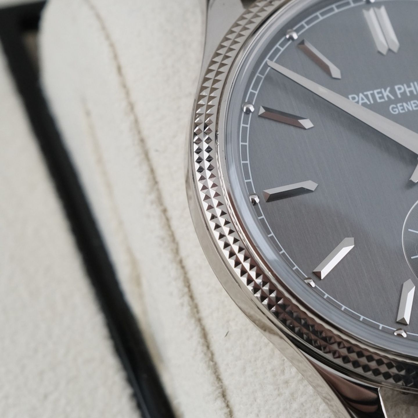 Patek Philippe Calatrava 6119G-001 - (5/8)