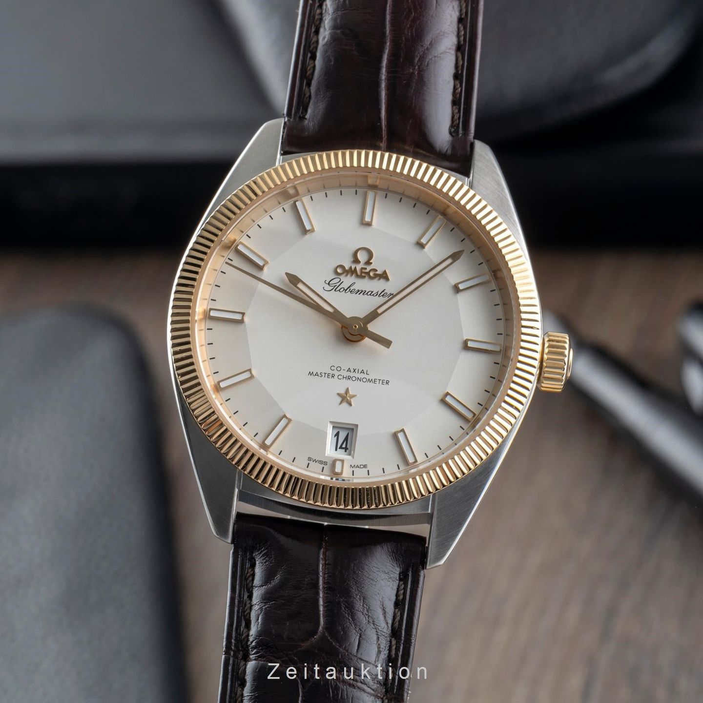 Omega Globemaster 130.23.39.21.02.001 (2018) - Silver dial 39 mm Steel case (1/8)