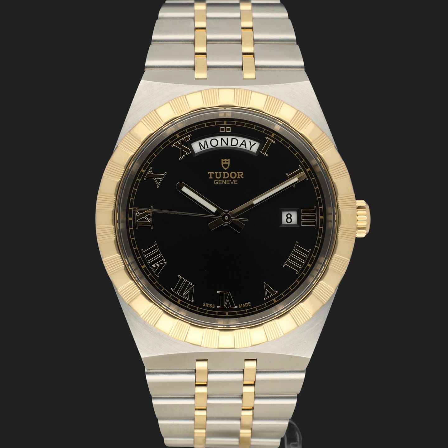 Tudor Royal 28603 (2021) - Black dial 41 mm Steel case (3/8)