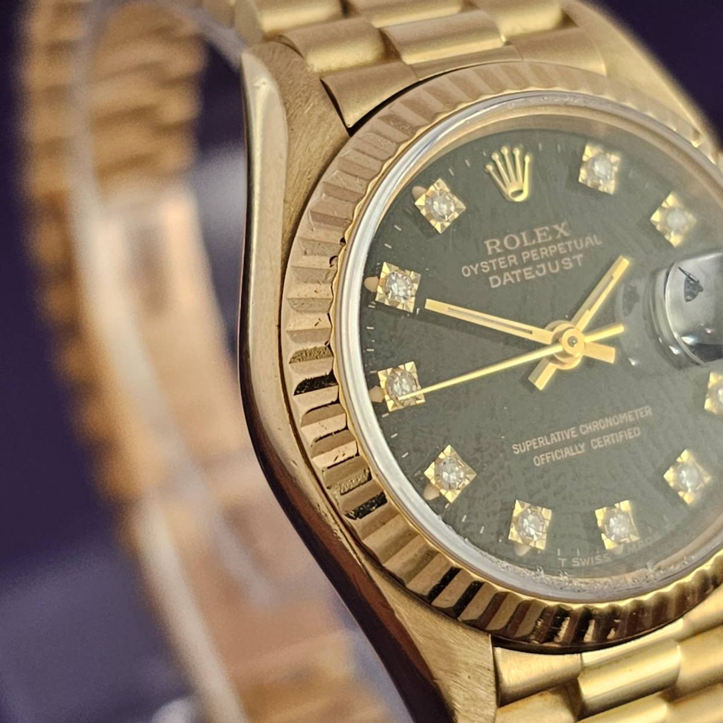 Rolex Lady-Datejust 69178 (1991) - Black dial 26 mm Yellow Gold case (2/6)