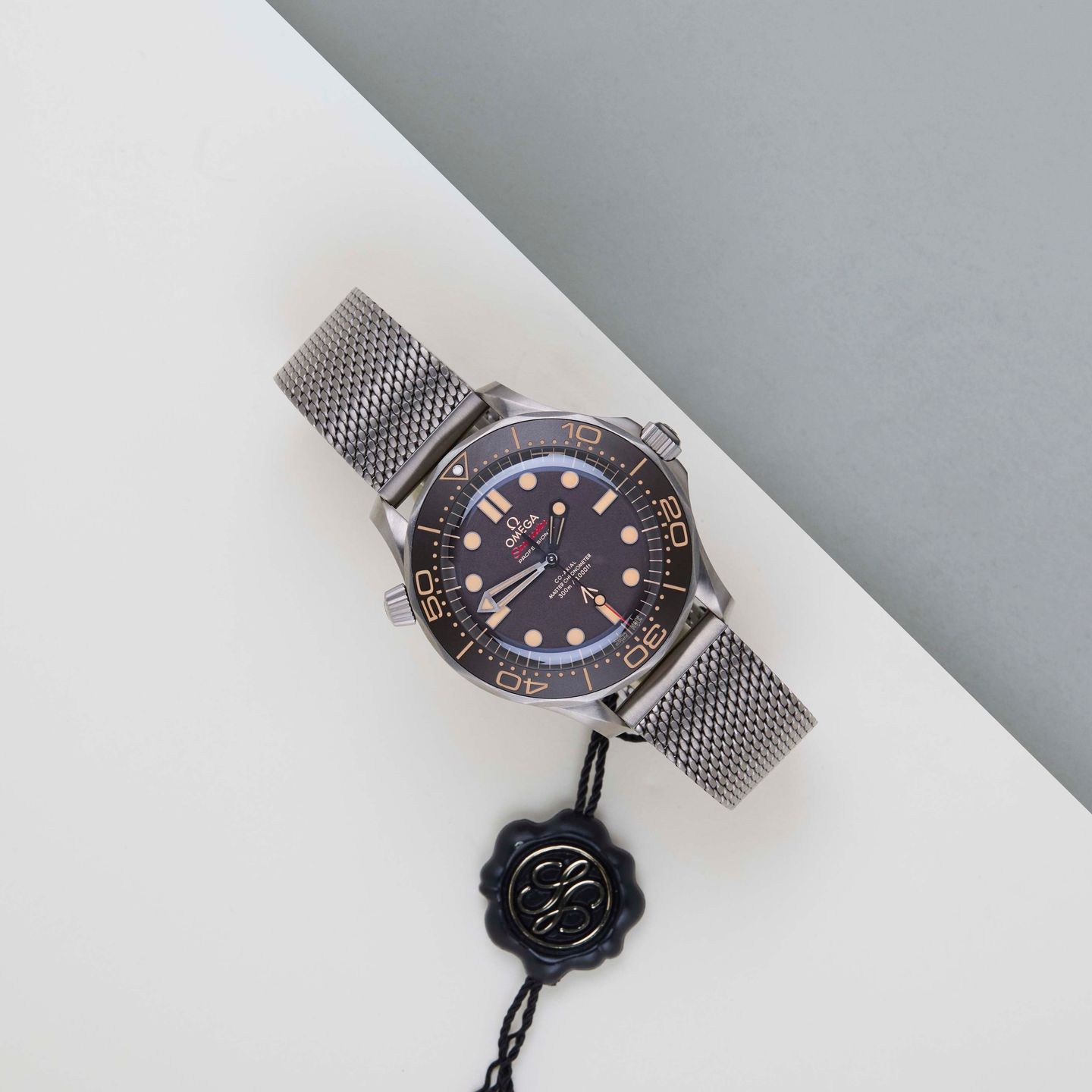 Omega Seamaster Diver 300 M 210.90.42.20.01.001 (2021) - Brown dial 42 mm Titanium case (2/8)