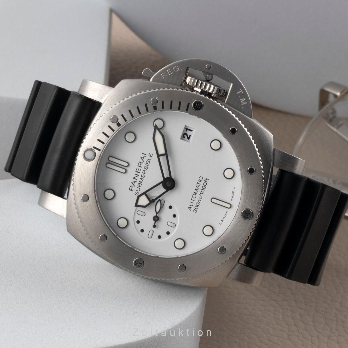 Panerai Luminor Submersible PAM01223 - (2/8)
