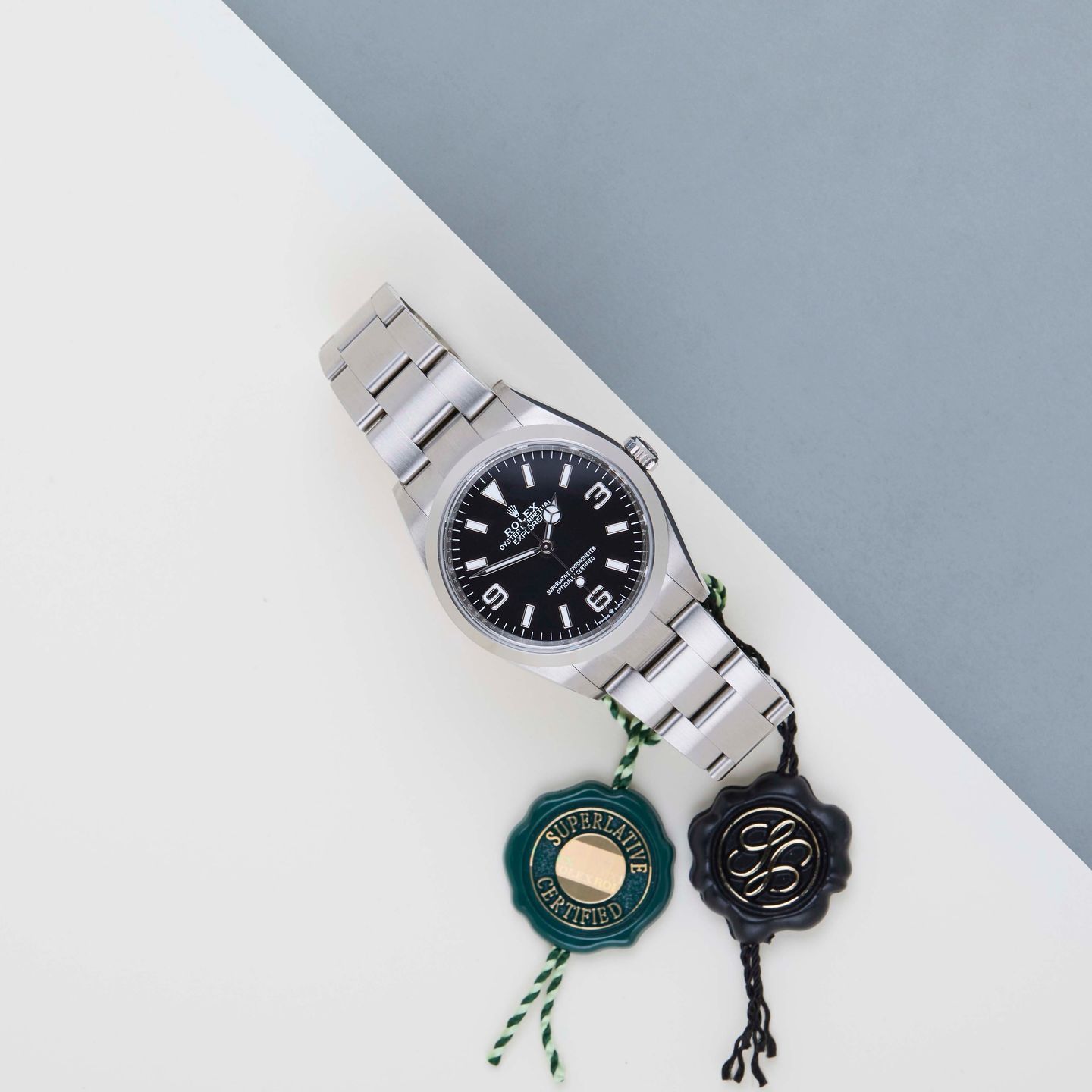 Rolex Explorer 124270 (2025) - Black dial 36 mm Steel case (2/8)