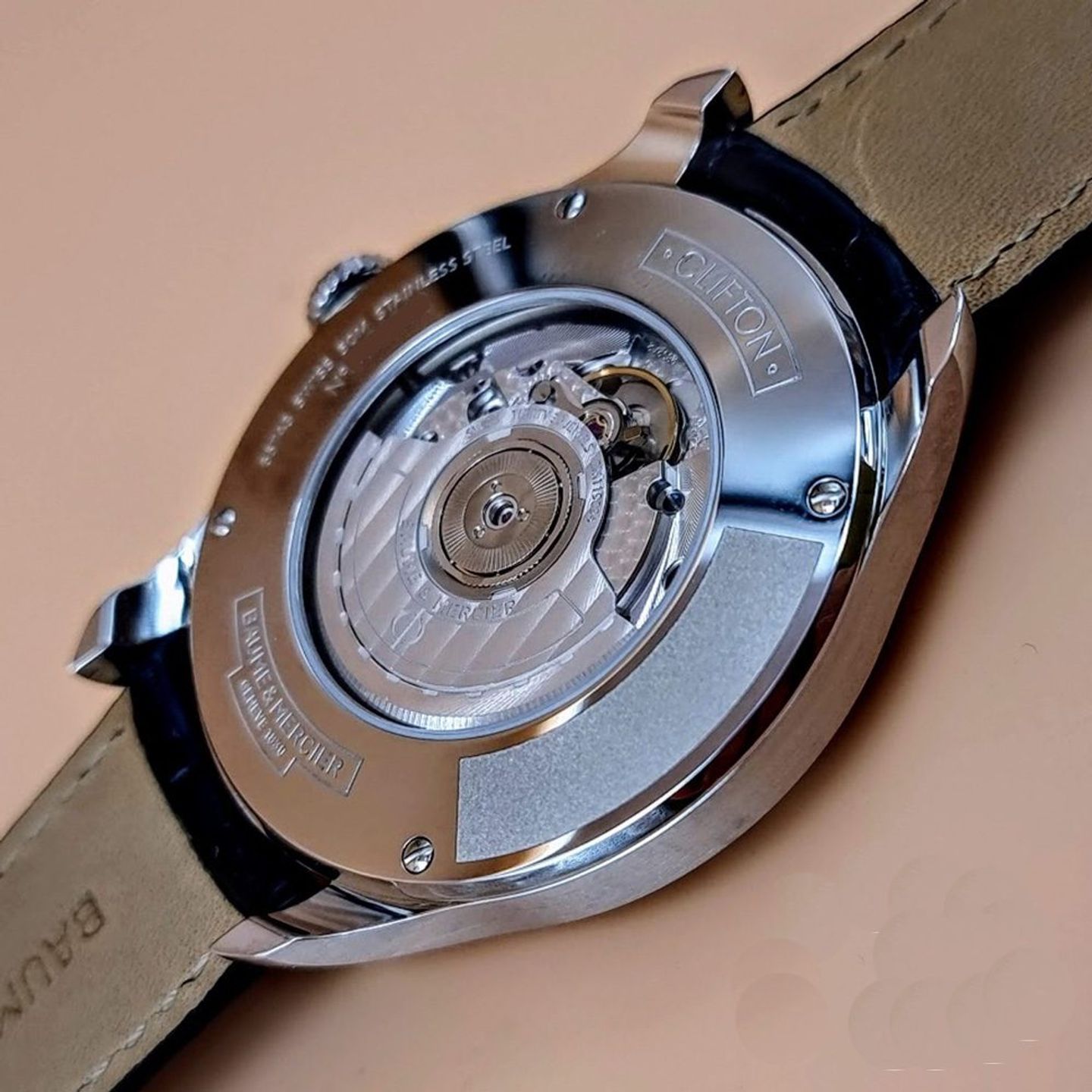 Baume & Mercier Clifton M0A10189 (2025) - Gold dial 43 mm Steel case (8/8)