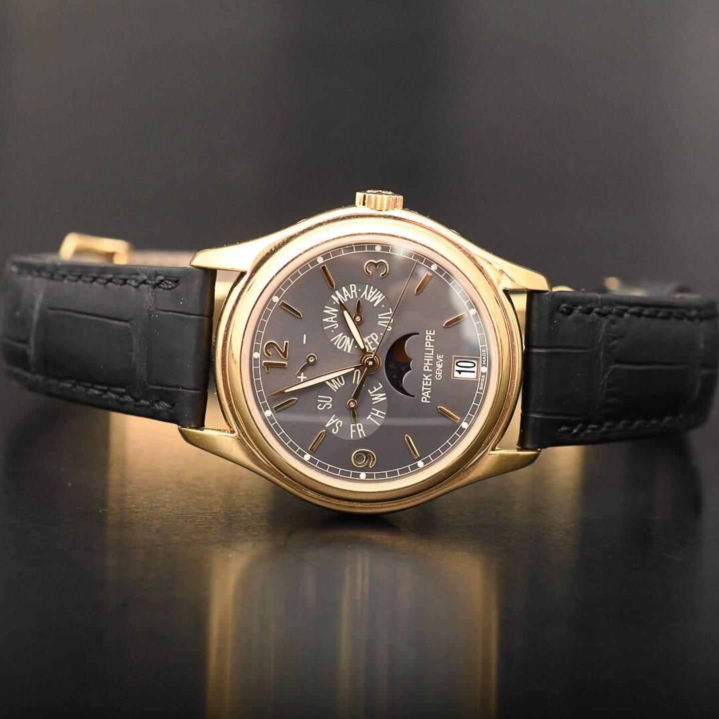 Patek Philippe Annual Calendar 5146J (2008) - Grey dial 40 mm Yellow Gold case (6/16)